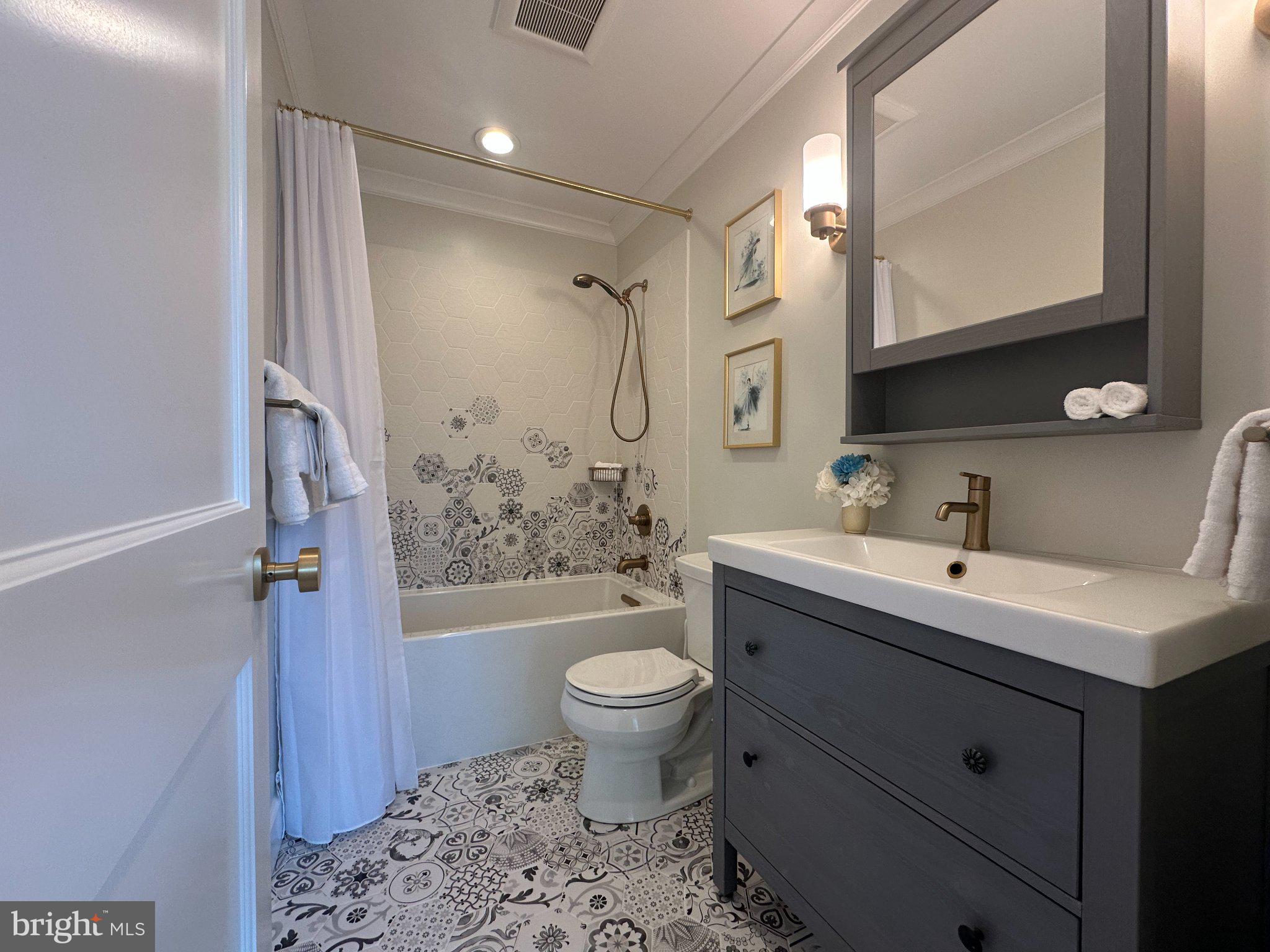 QUEENS LANDING - Residential