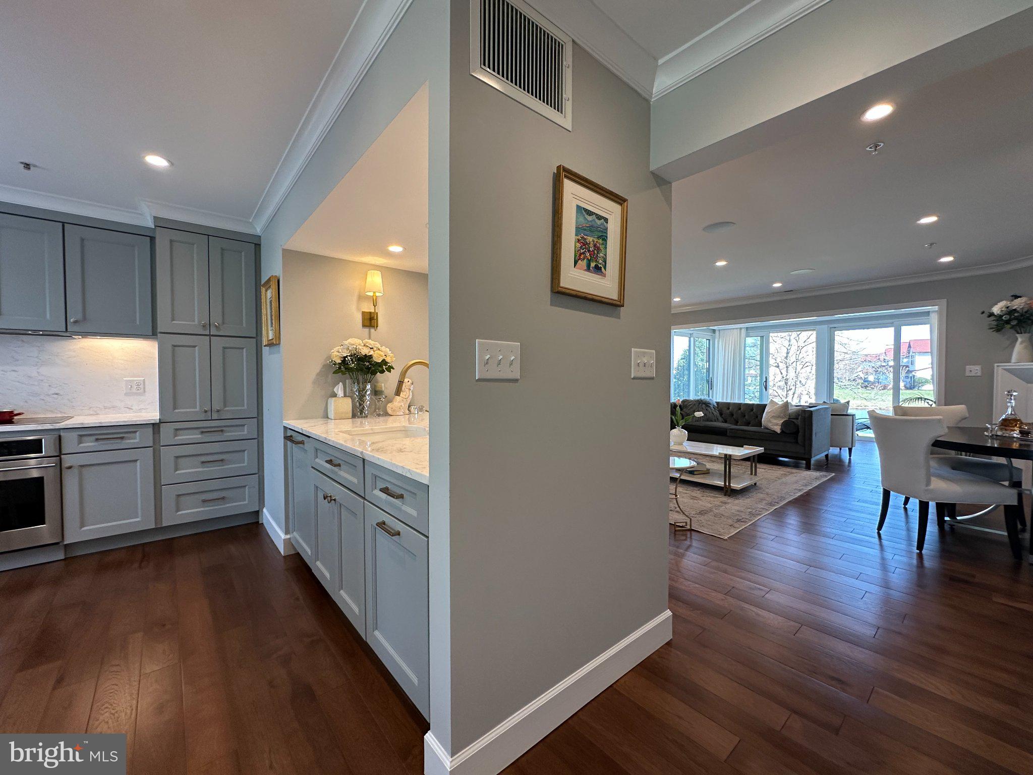 QUEENS LANDING - Residential