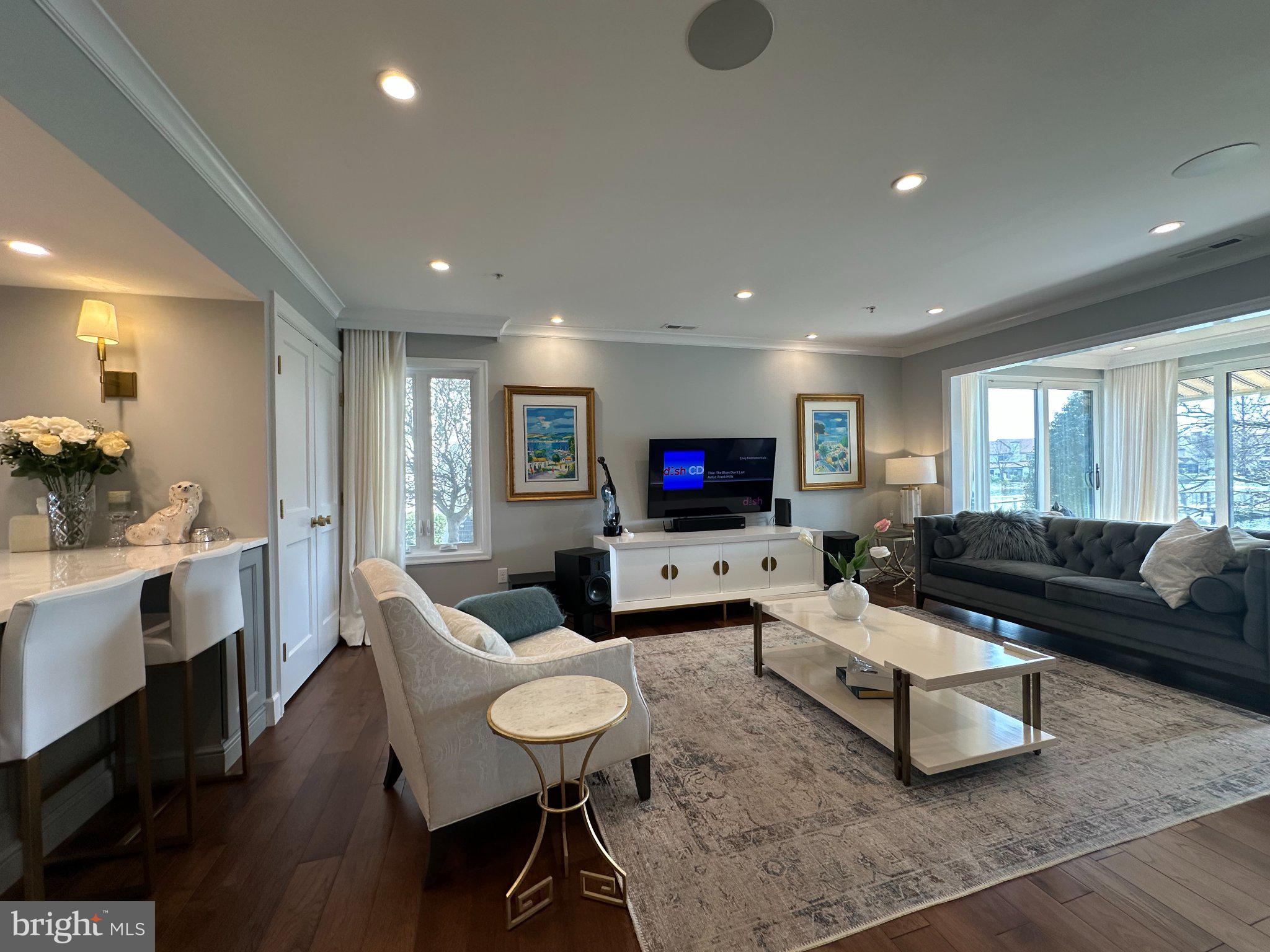 QUEENS LANDING - Residential