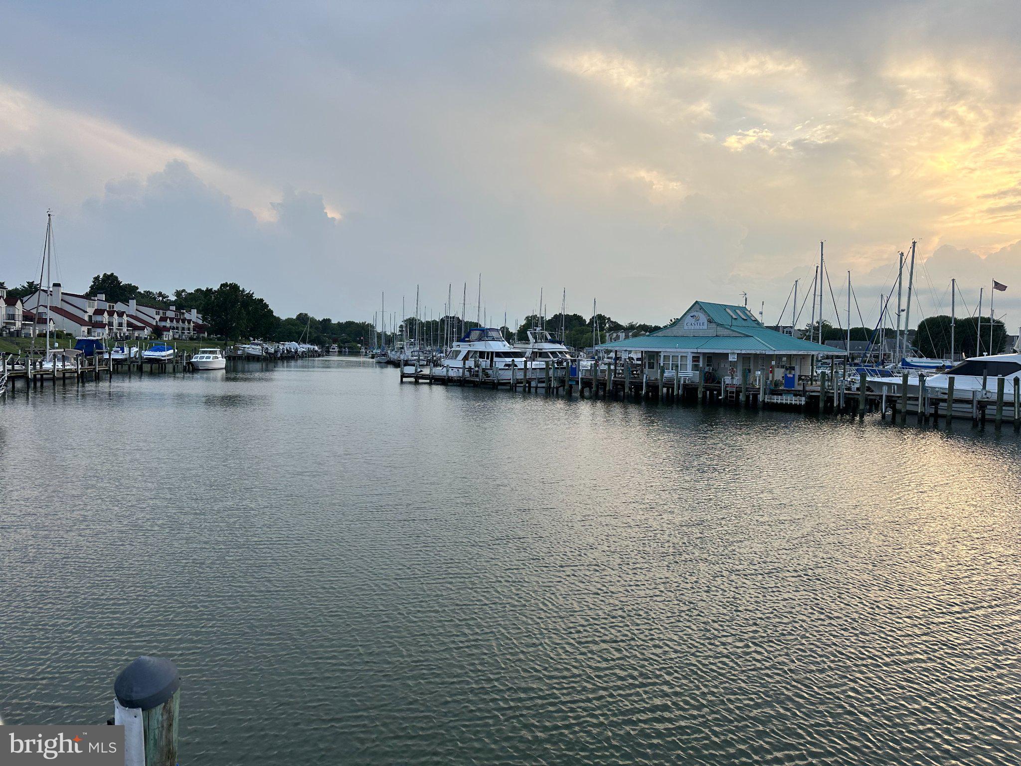 QUEENS LANDING - Residential