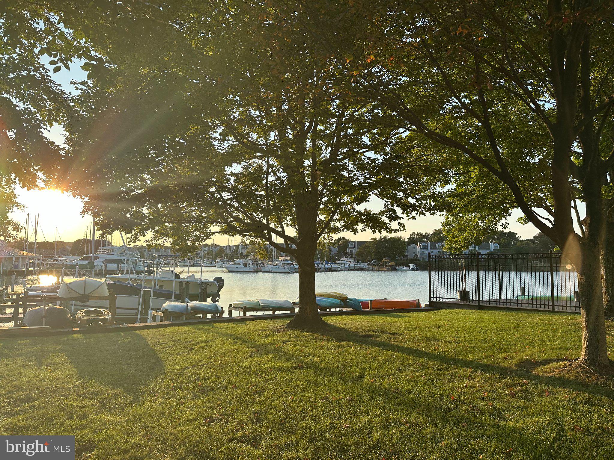 QUEENS LANDING - Residential