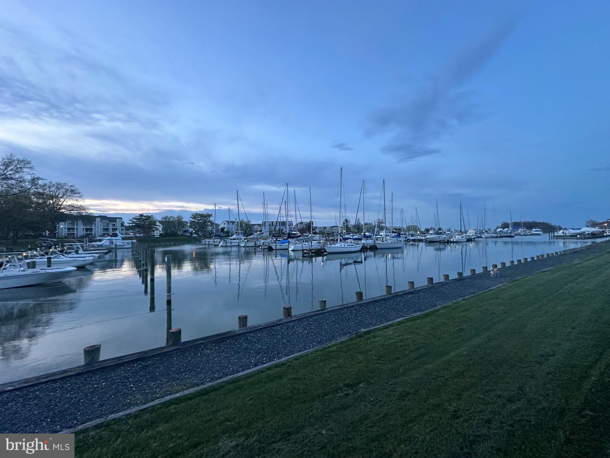 QUEENS LANDING - Residential