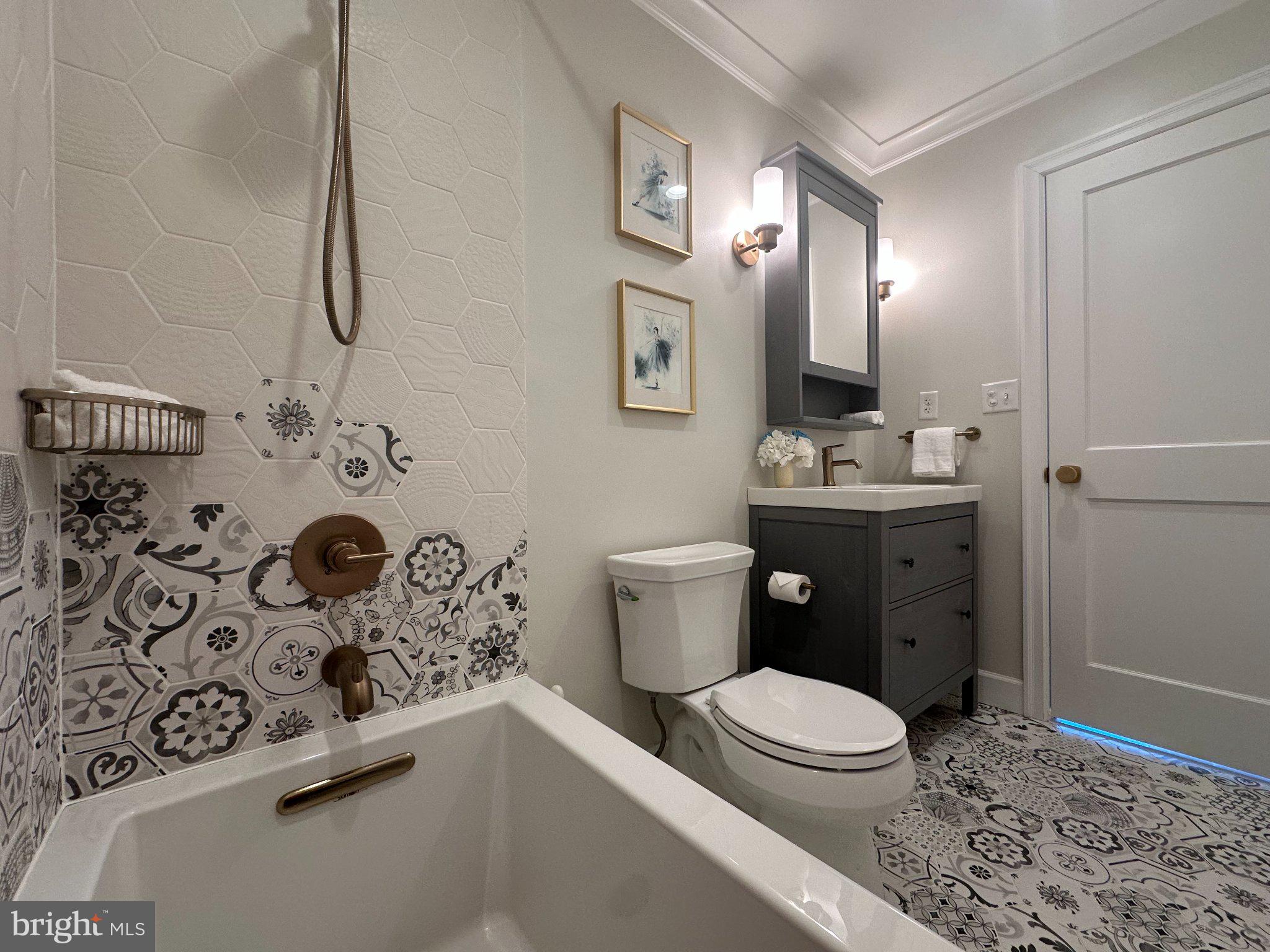 QUEENS LANDING - Residential