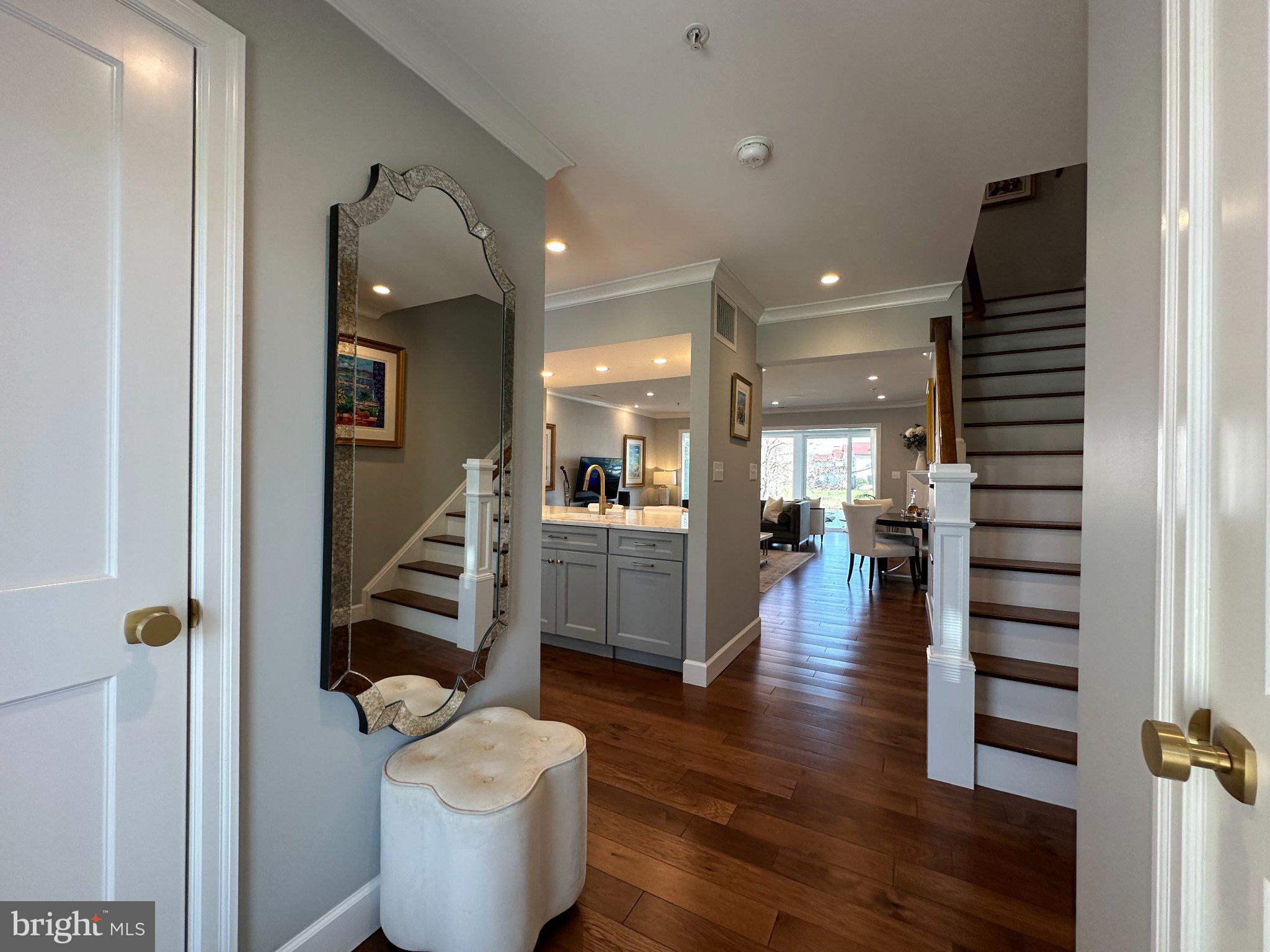 QUEENS LANDING - Residential