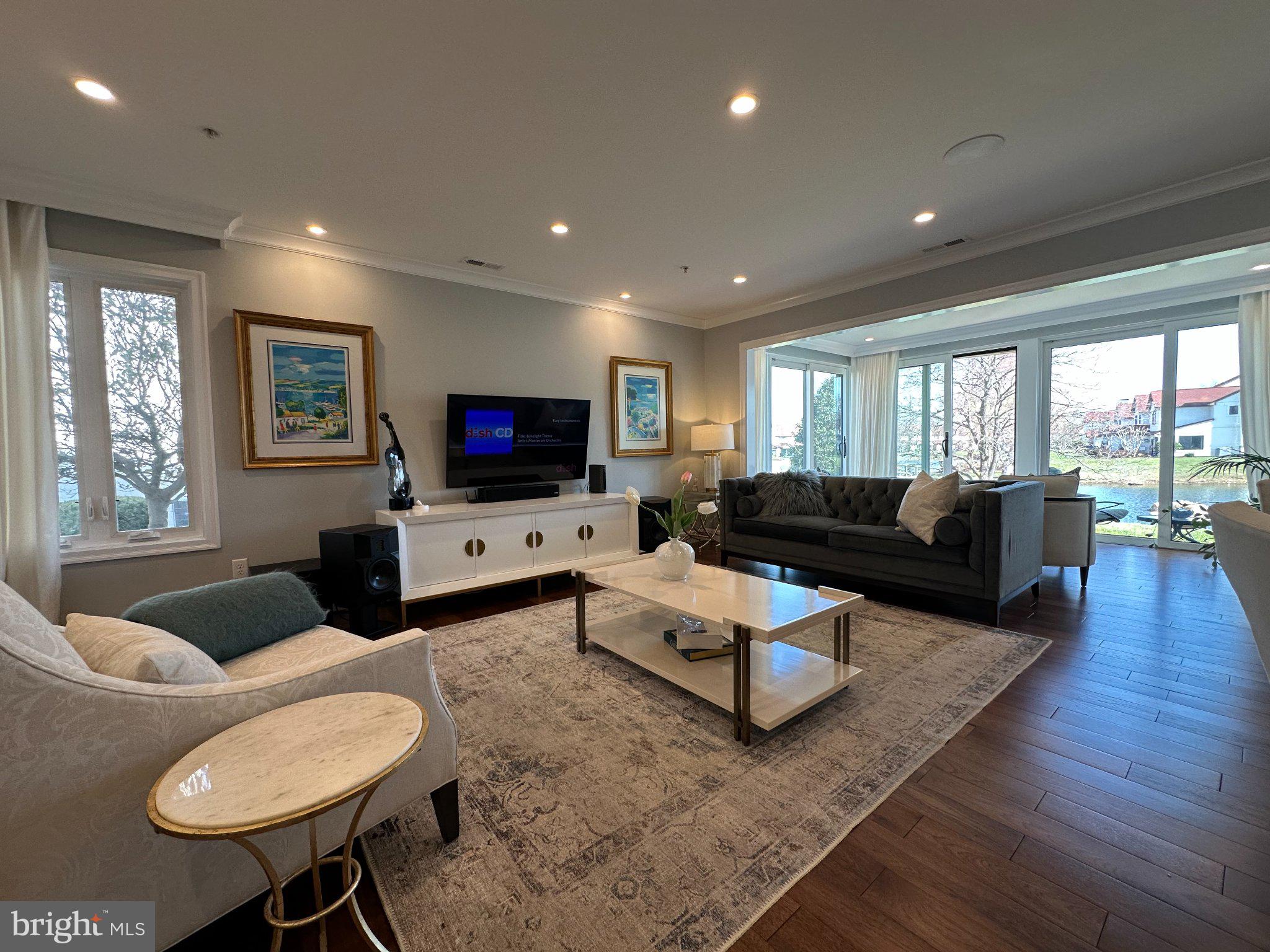 QUEENS LANDING - Residential