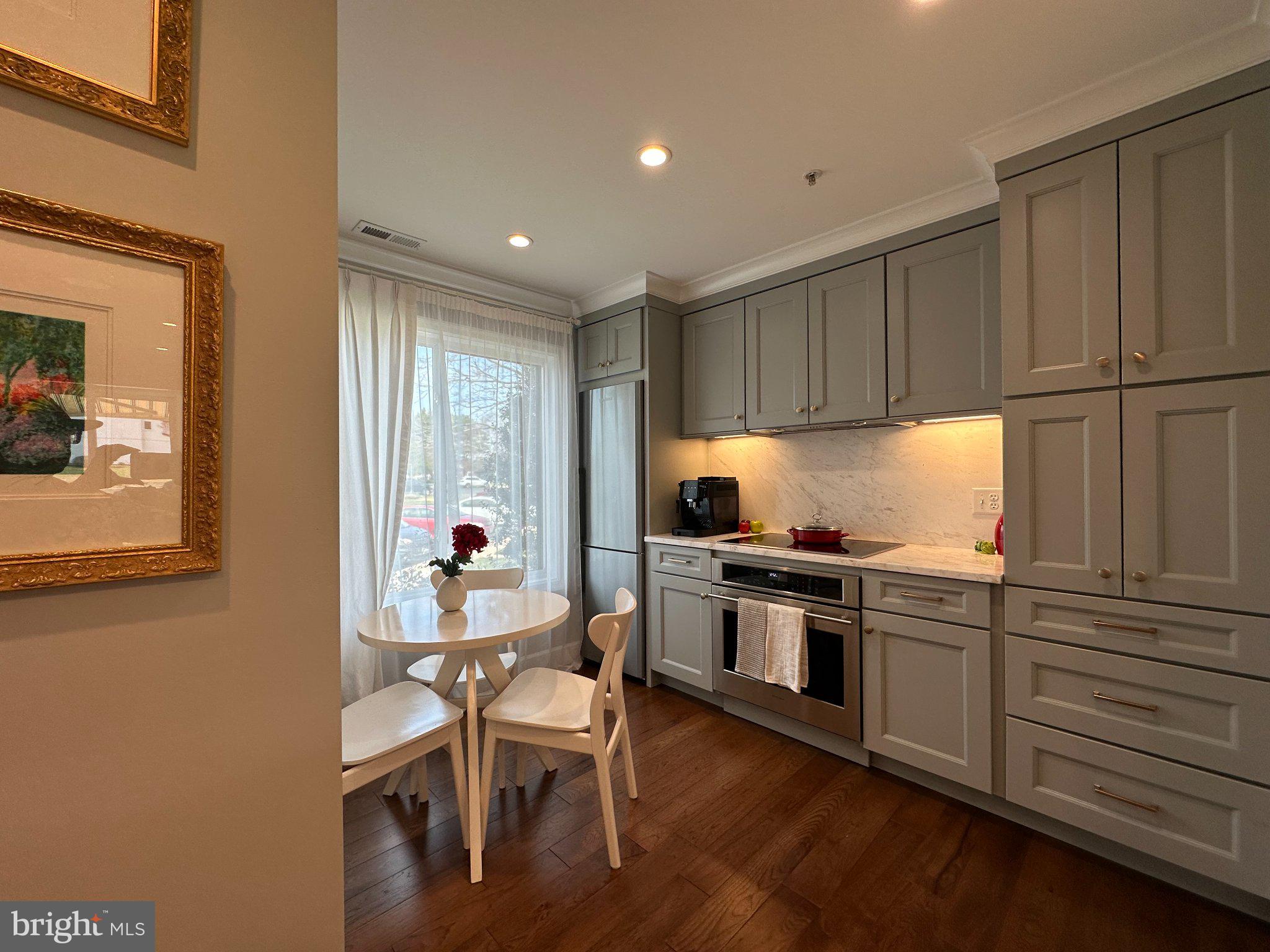 QUEENS LANDING - Residential