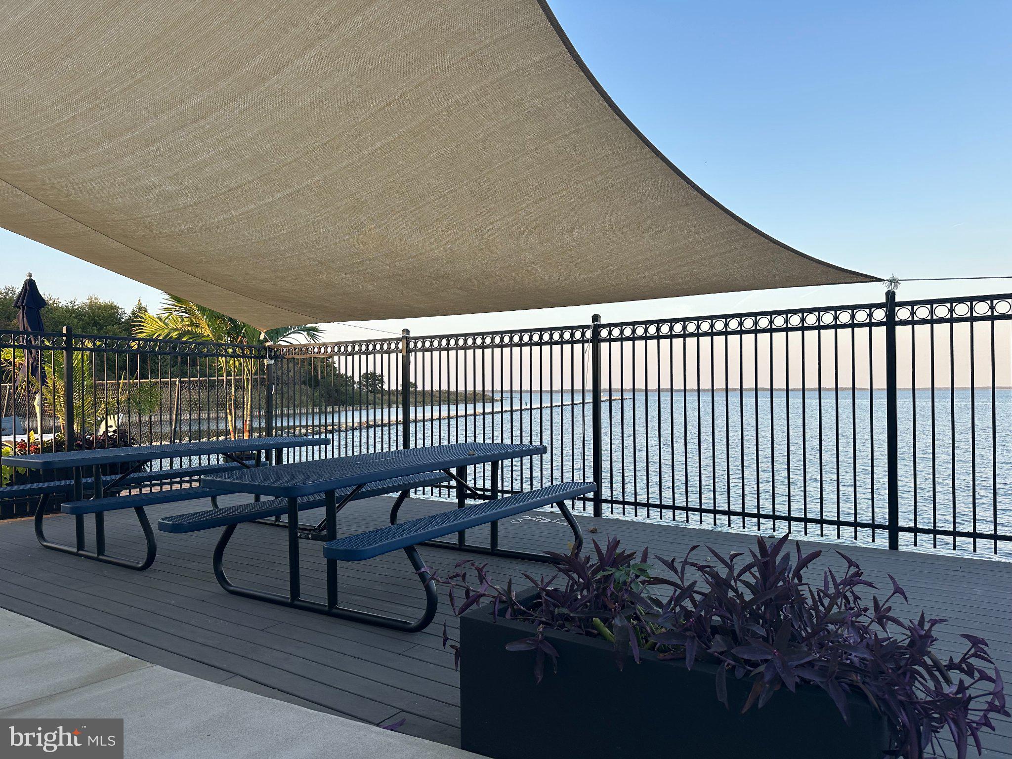 QUEENS LANDING - Residential