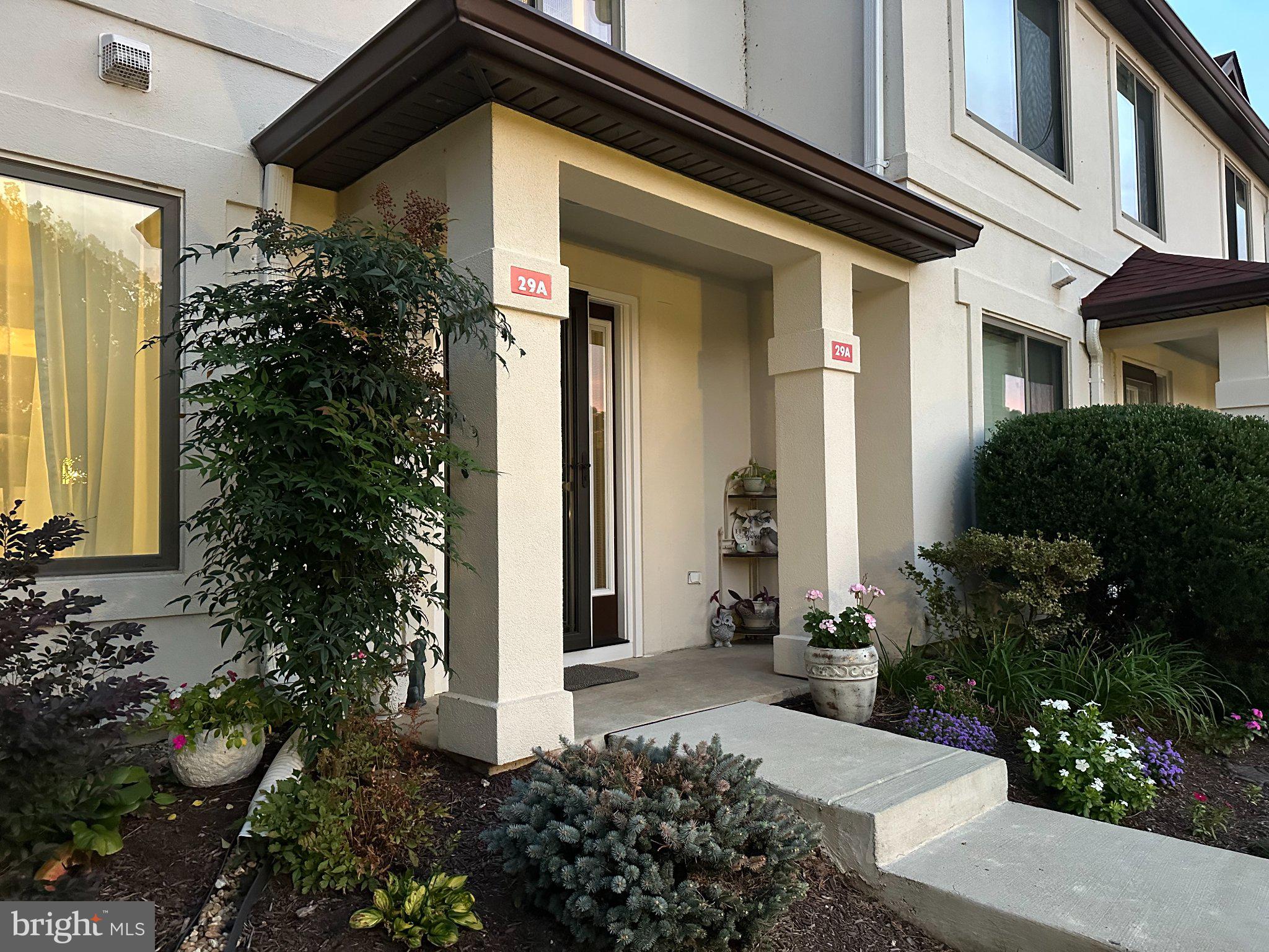 QUEENS LANDING - Residential