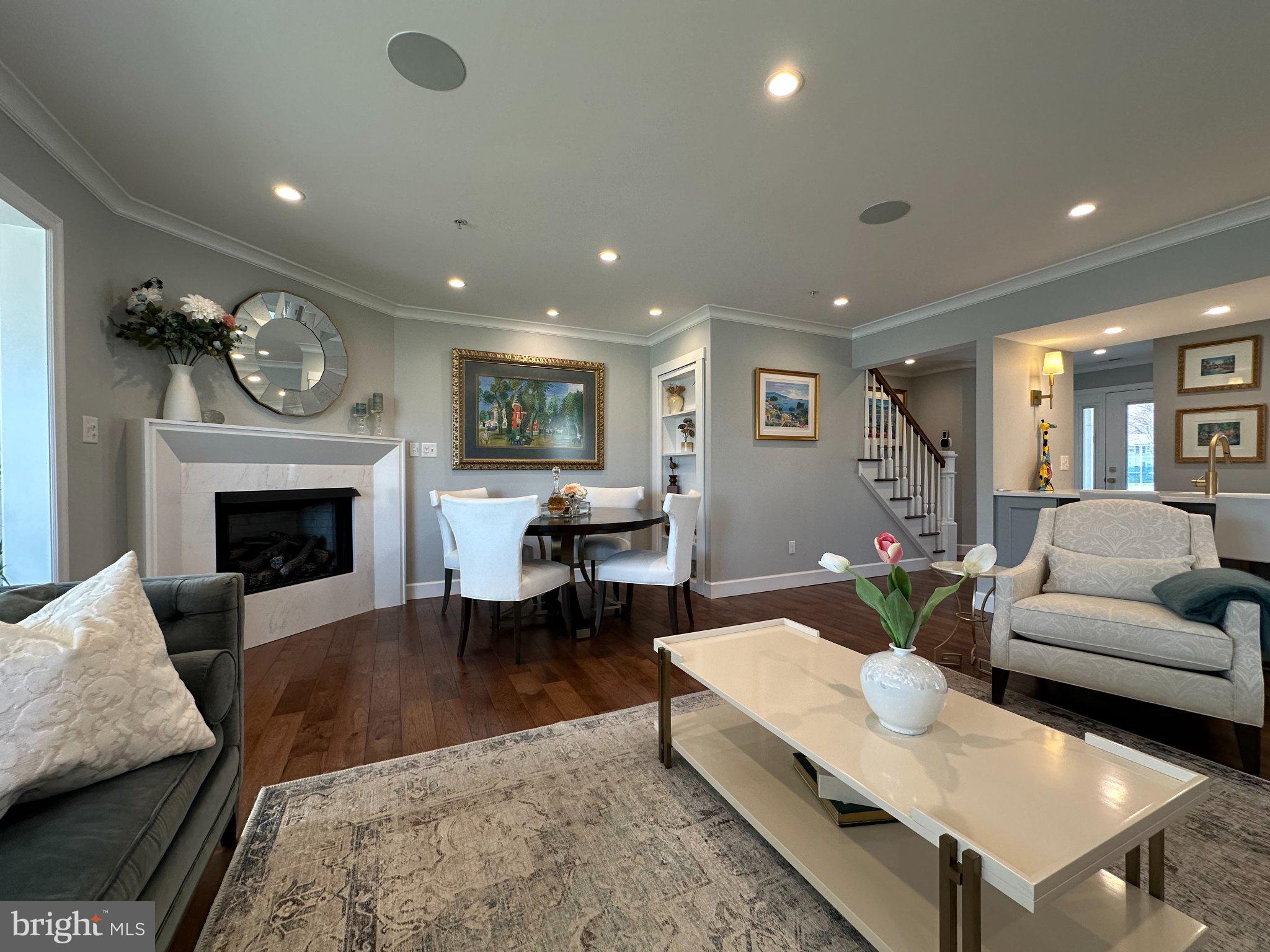 QUEENS LANDING - Residential