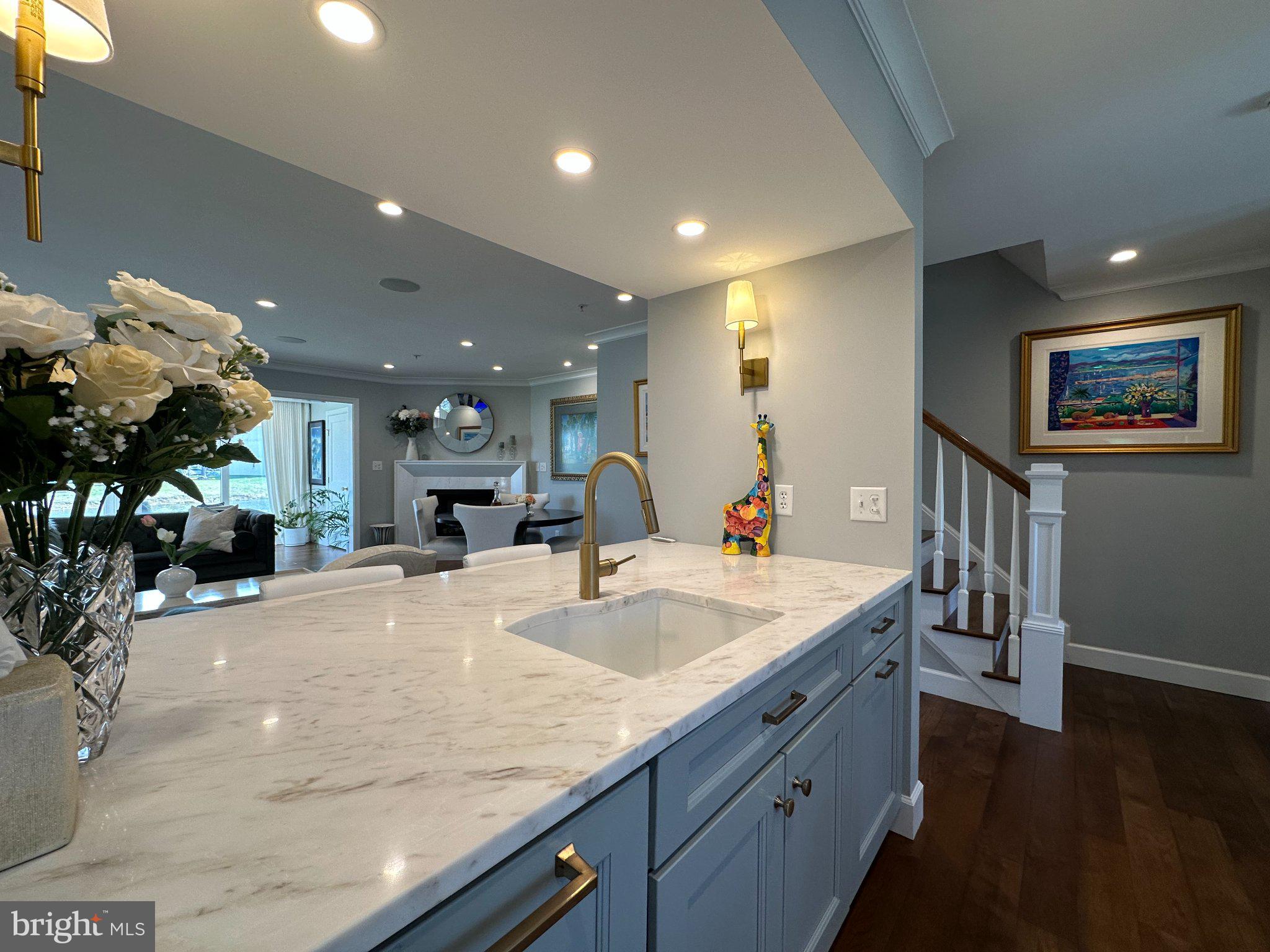 QUEENS LANDING - Residential