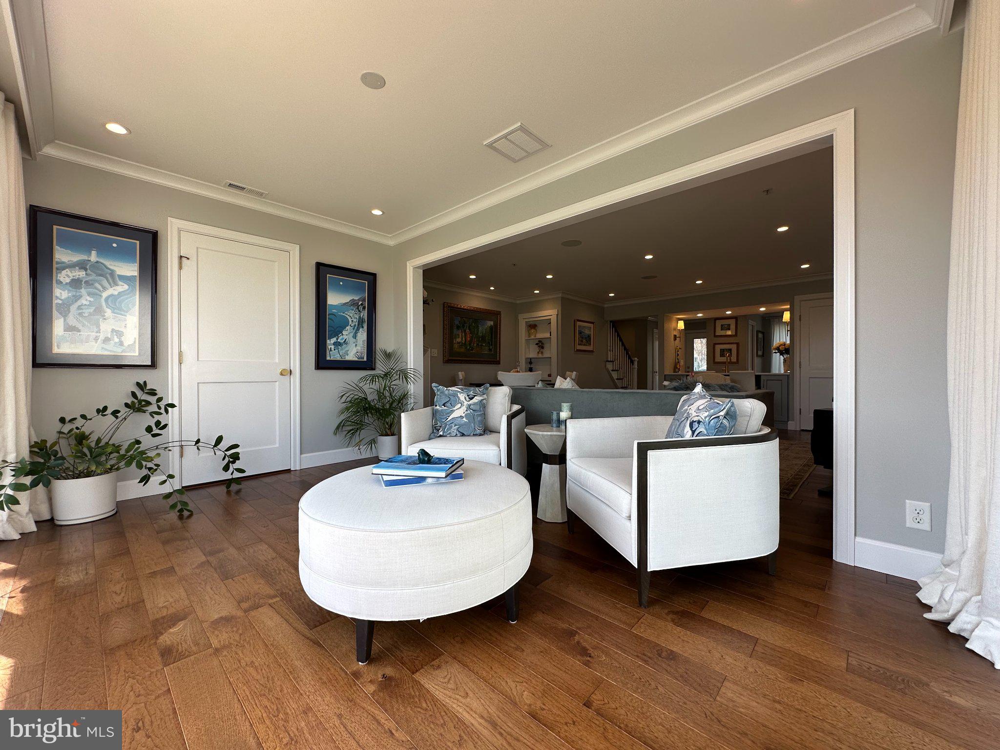 QUEENS LANDING - Residential