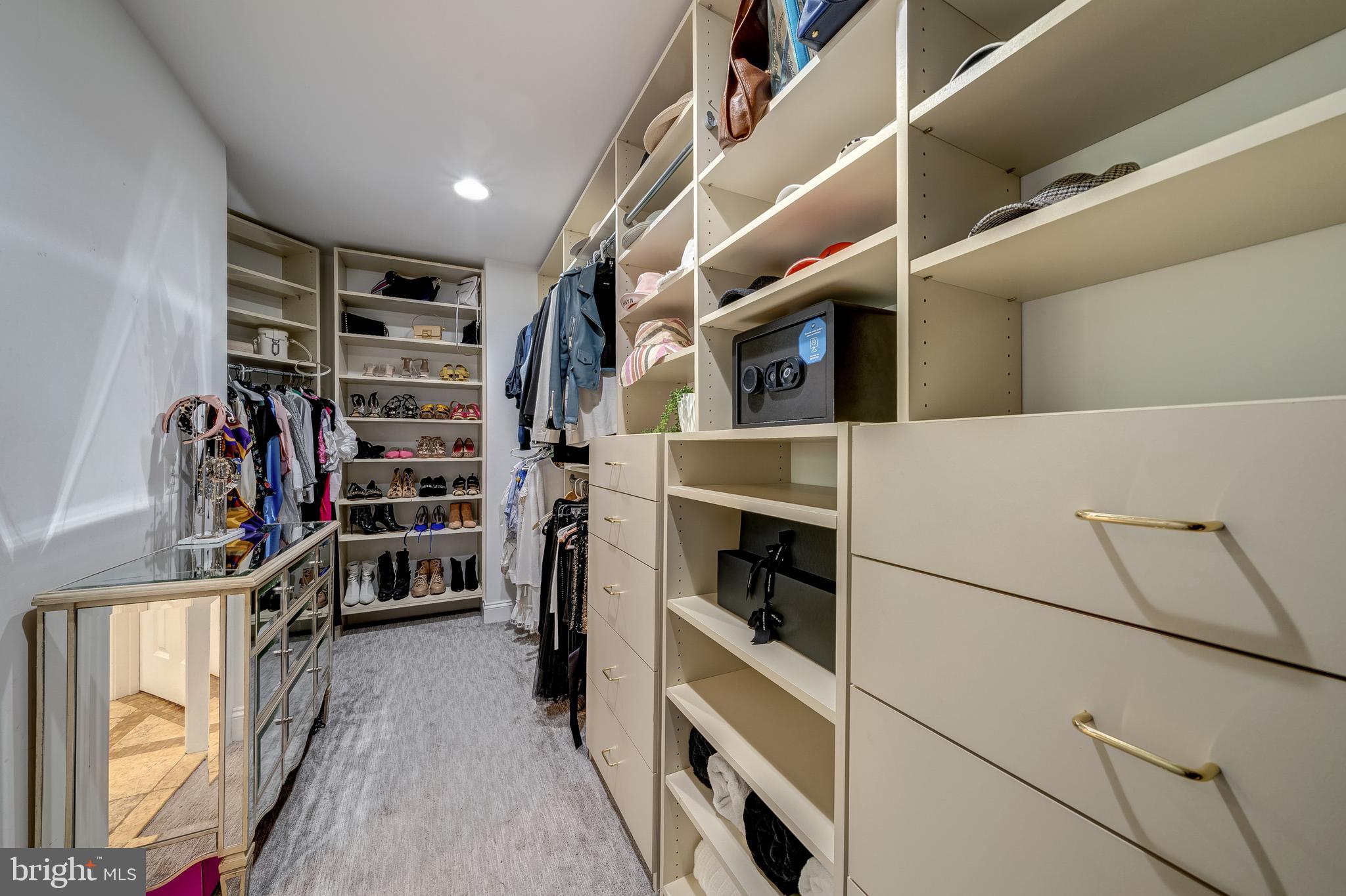 COLVIN MANOR - Residential