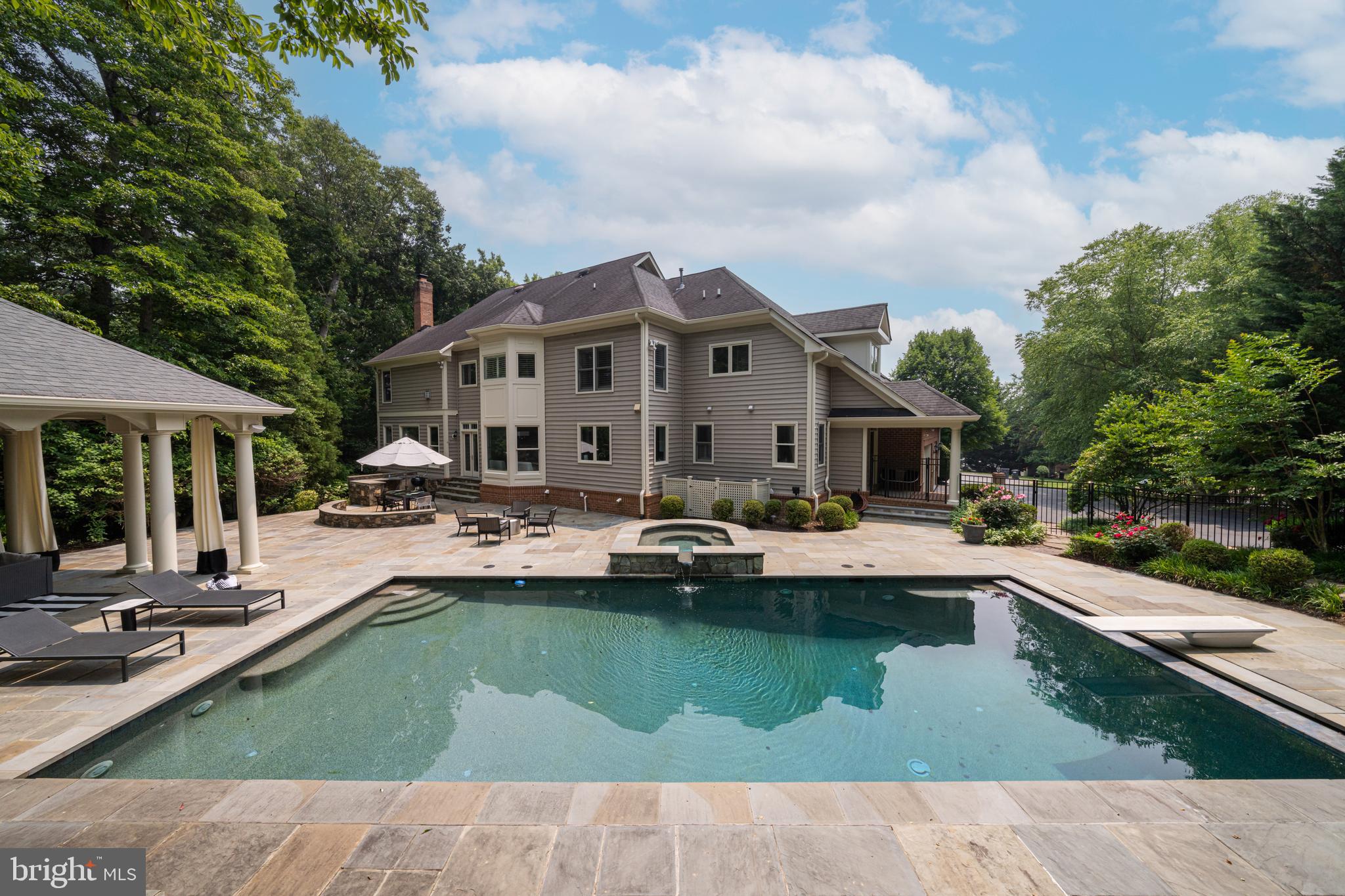 COLVIN MANOR - Residential