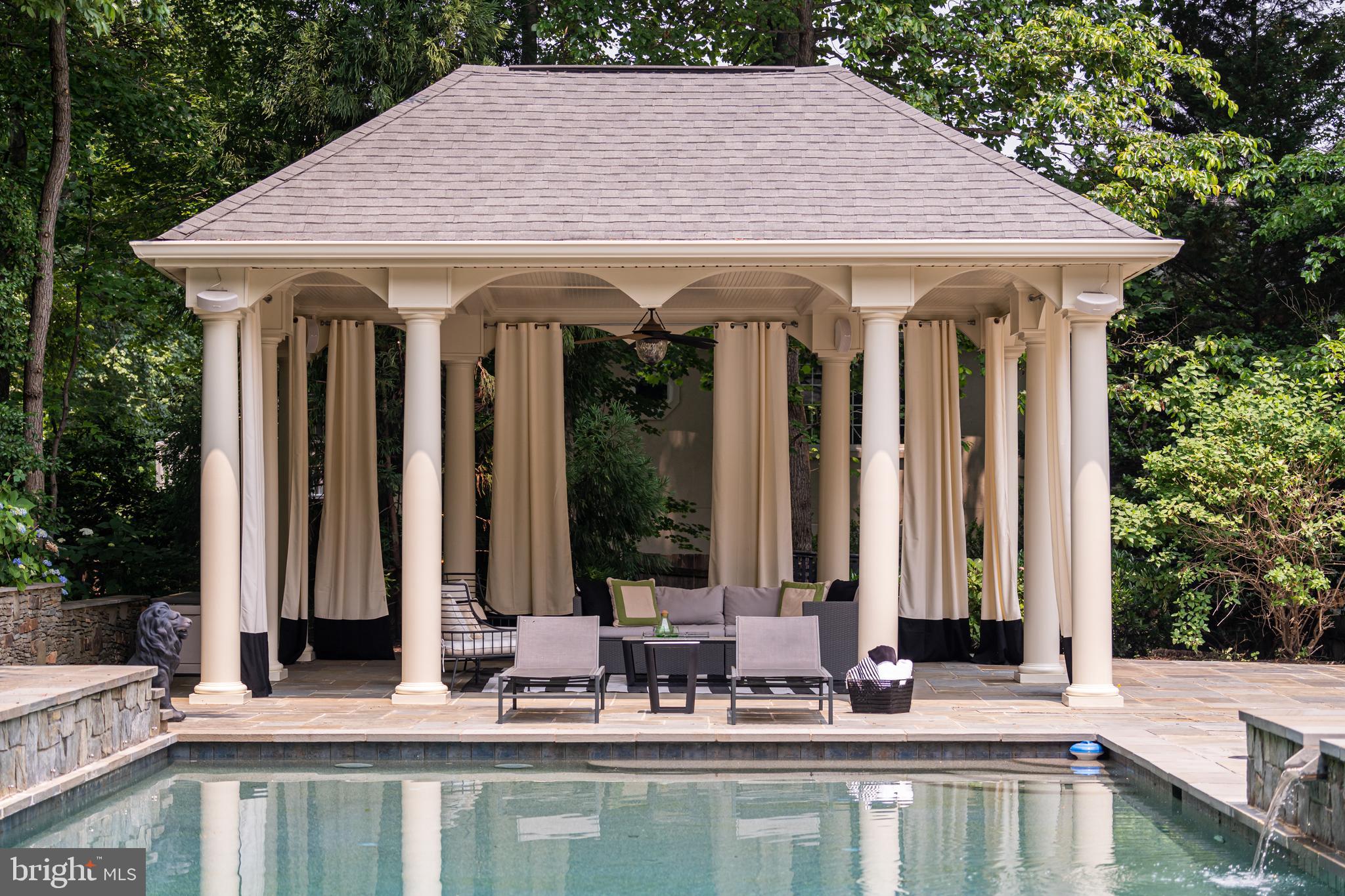 COLVIN MANOR - Residential