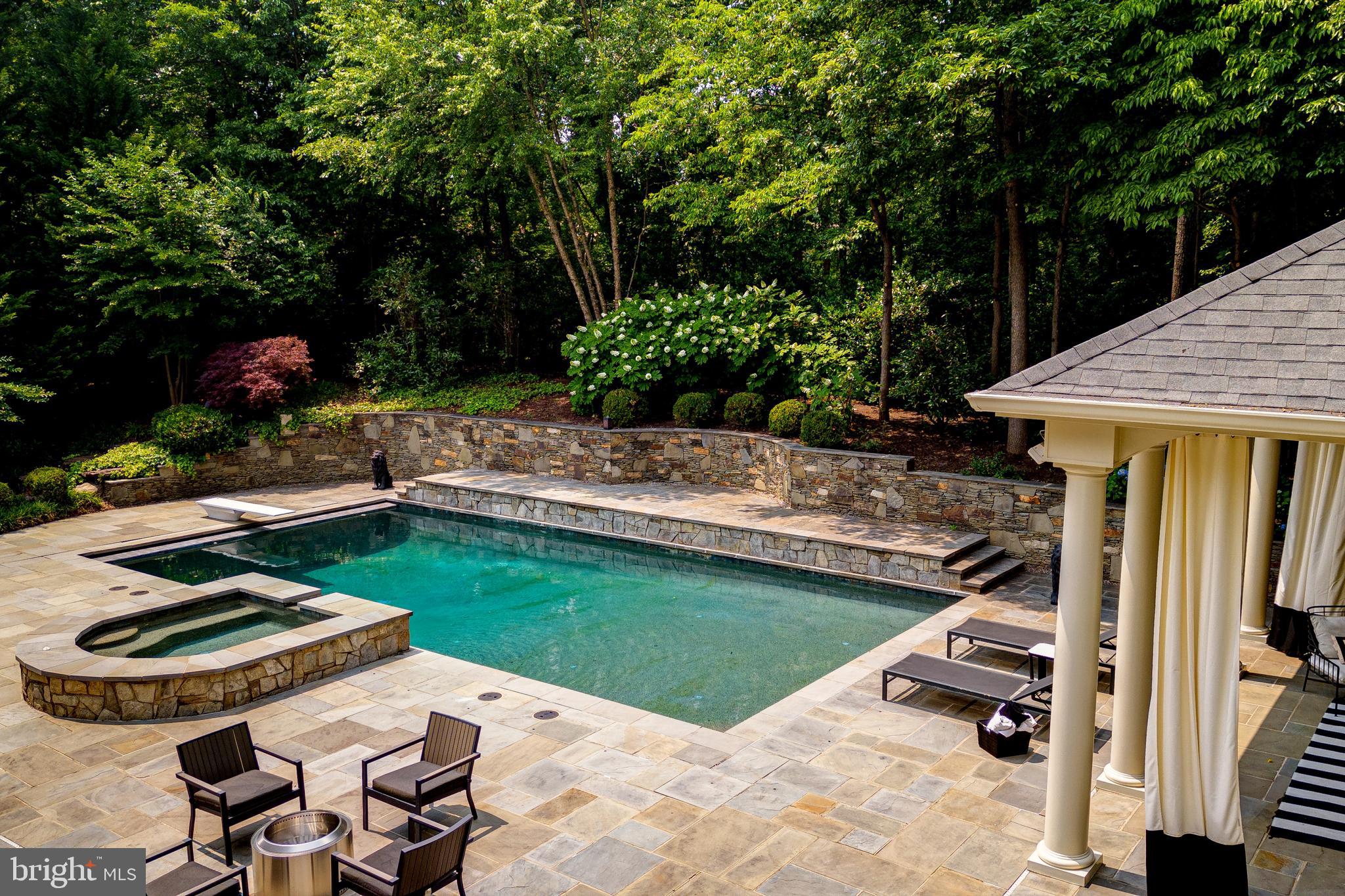 COLVIN MANOR - Residential