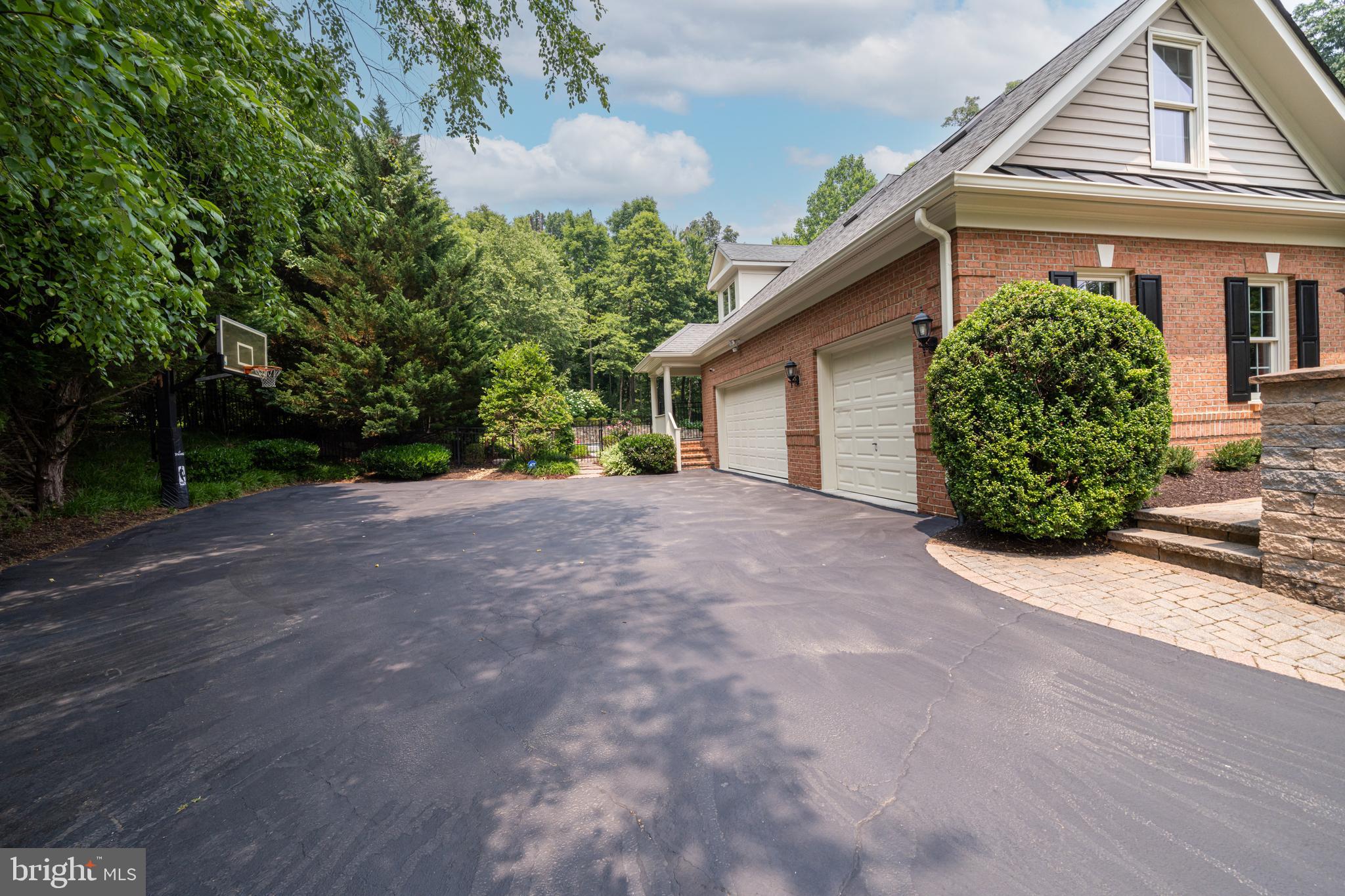 COLVIN MANOR - Residential