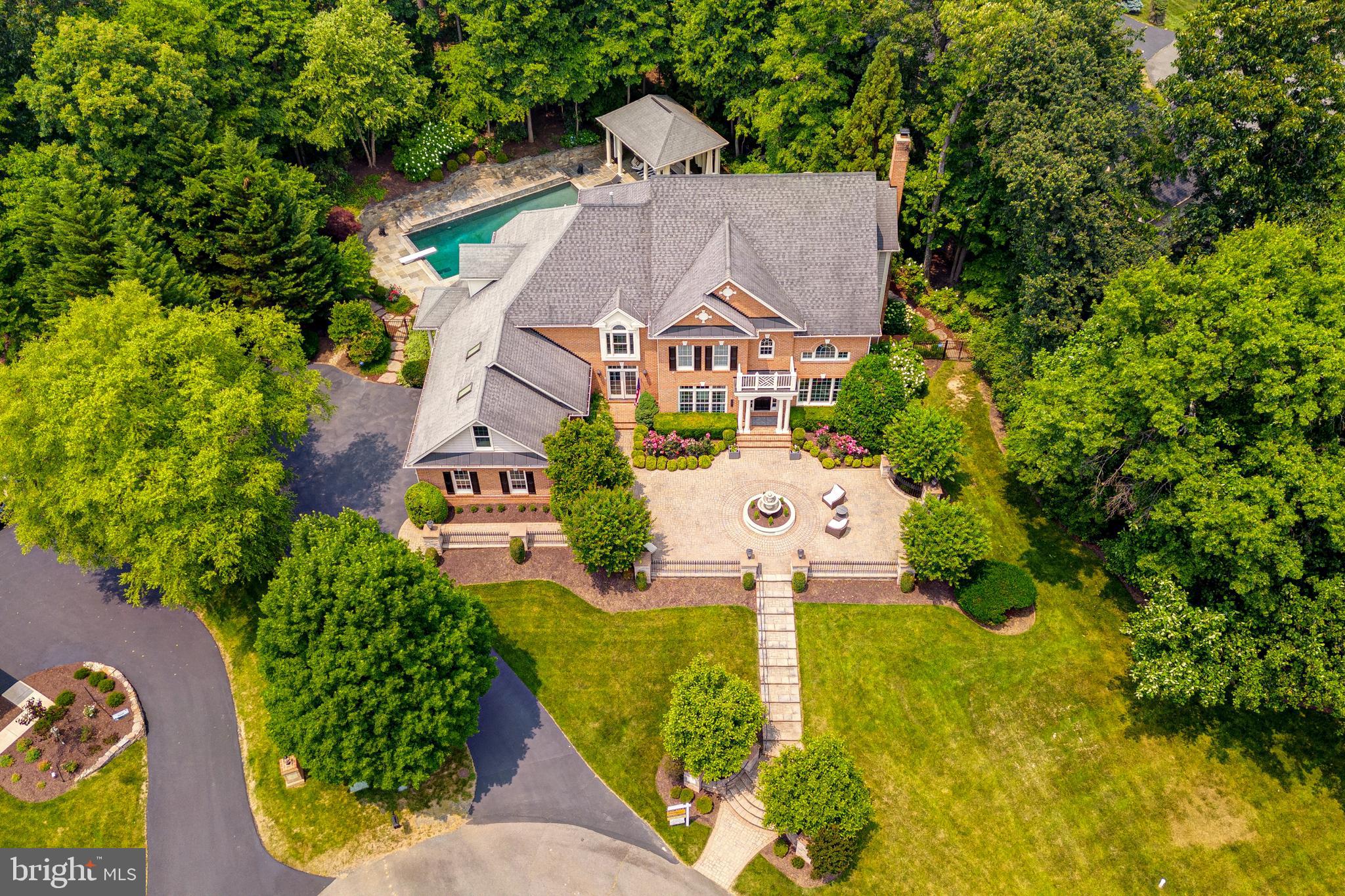 COLVIN MANOR - Residential