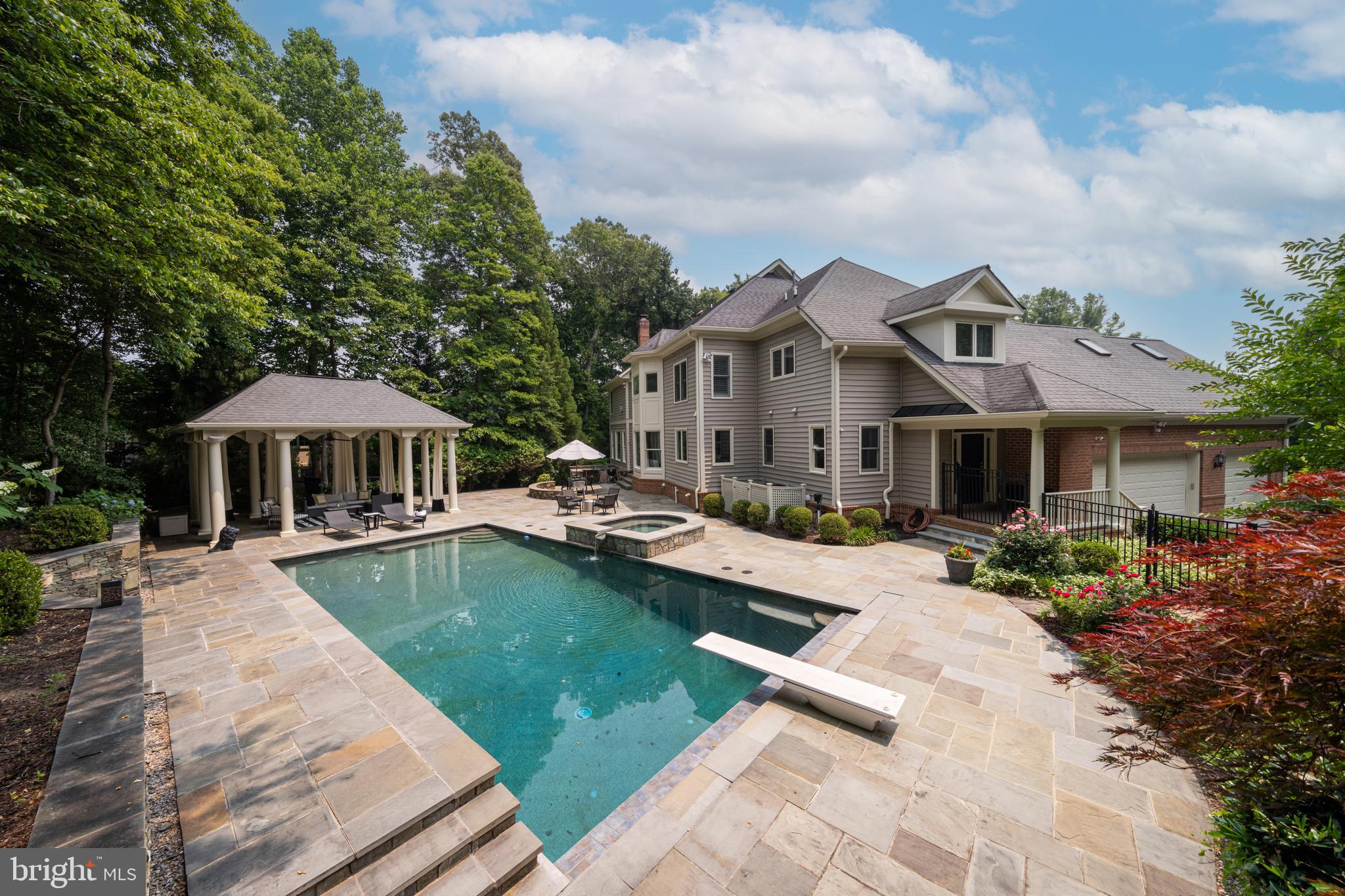 COLVIN MANOR - Residential