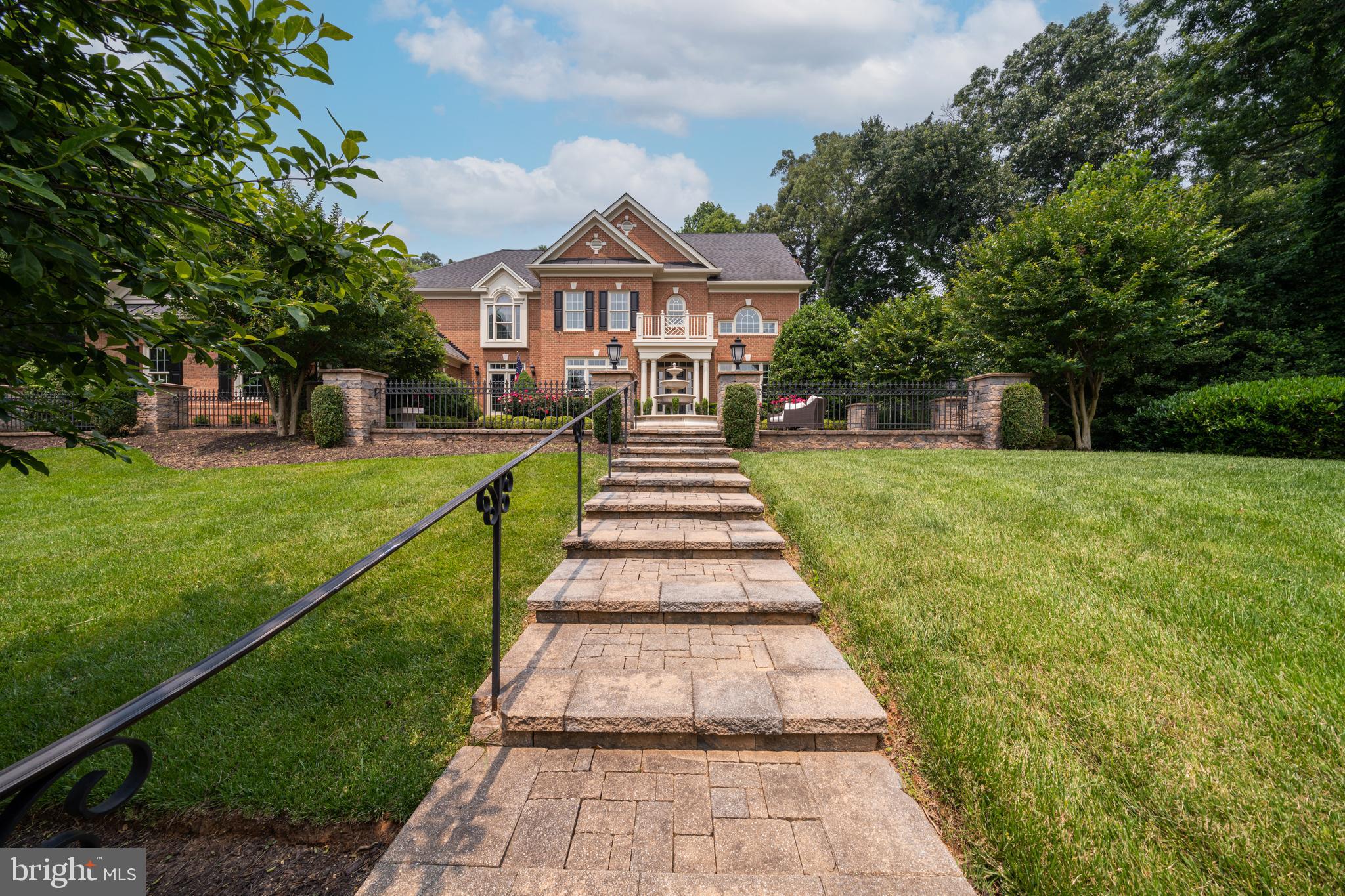 COLVIN MANOR - Residential