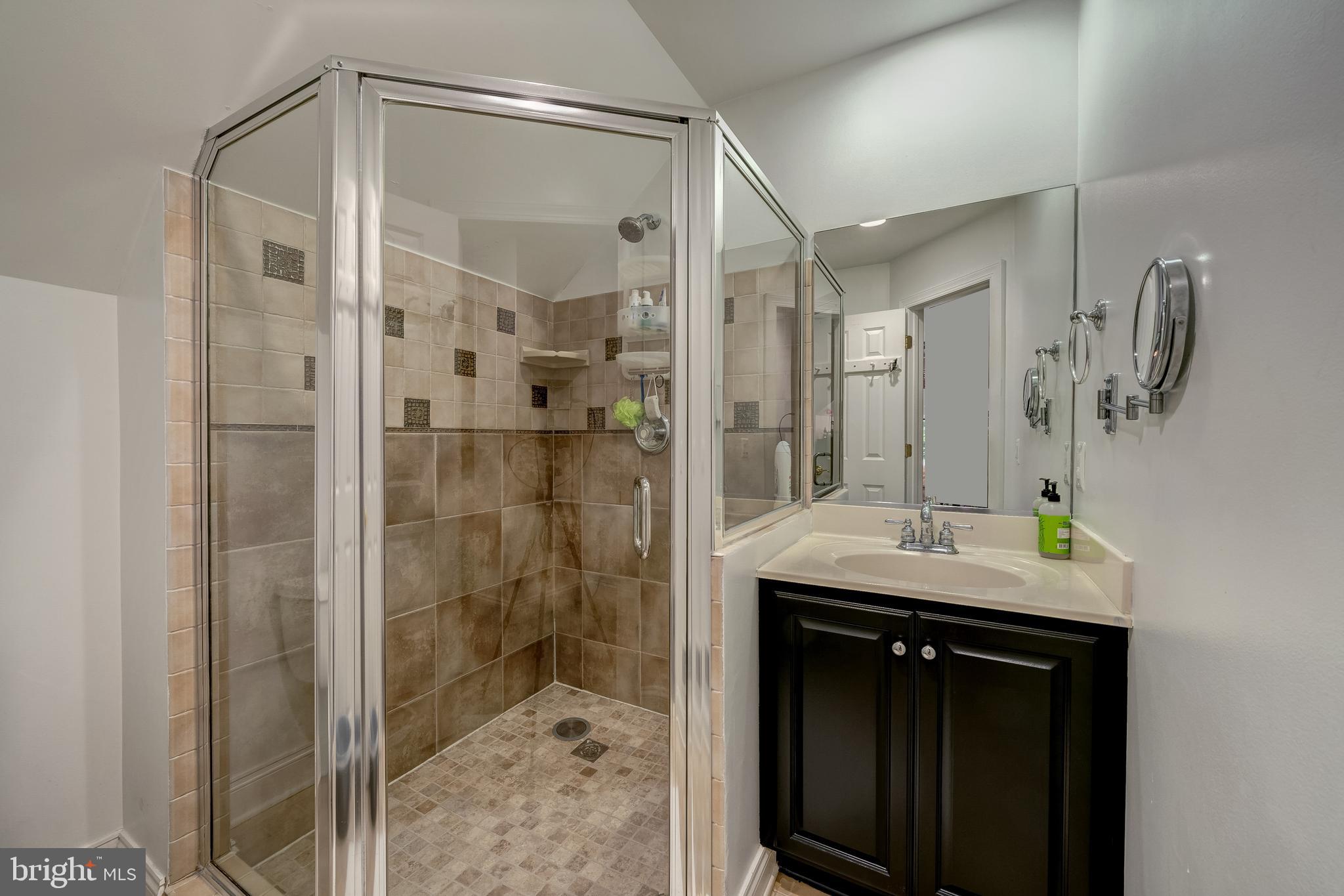 COLVIN MANOR - Residential