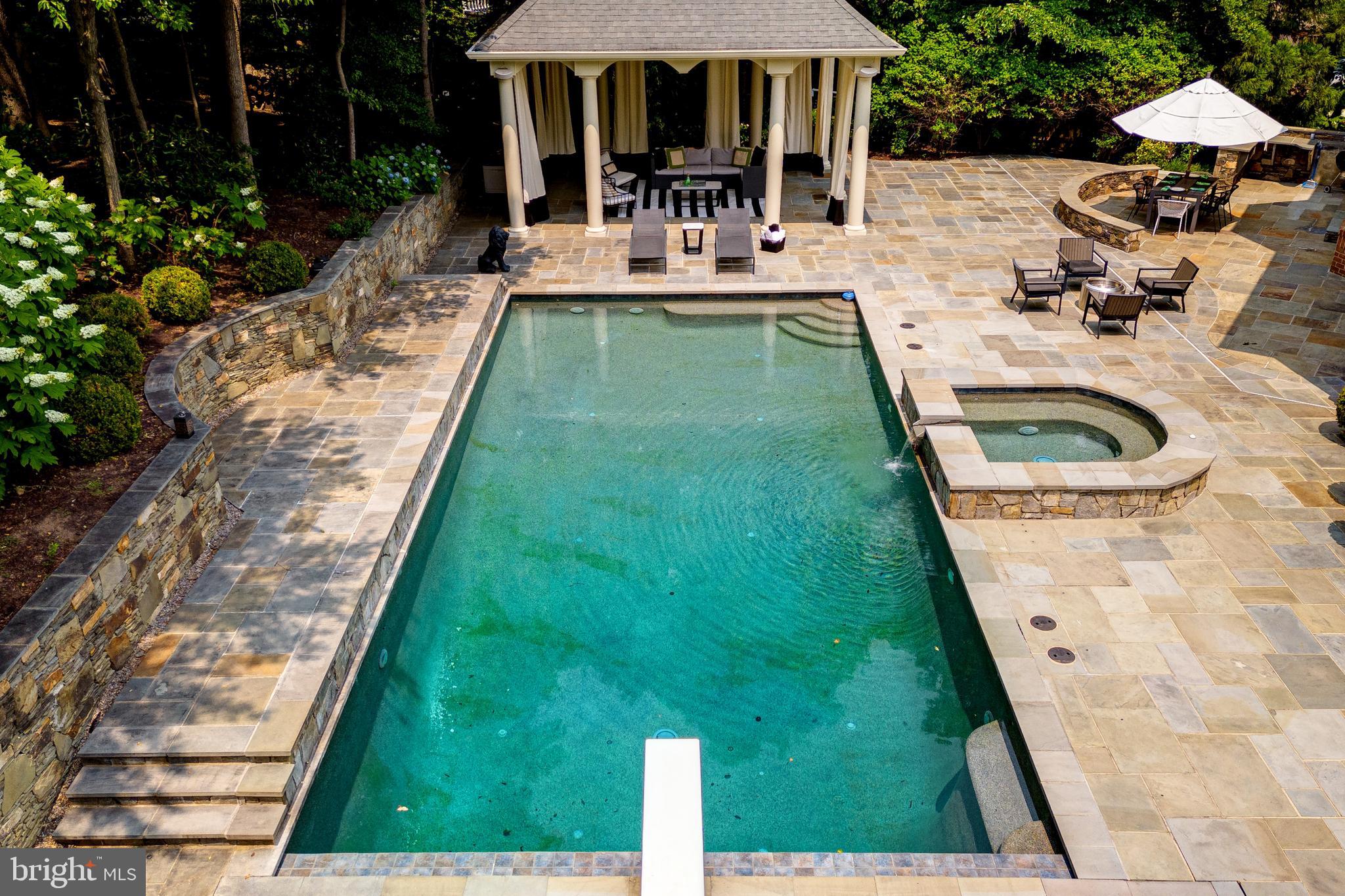 COLVIN MANOR - Residential