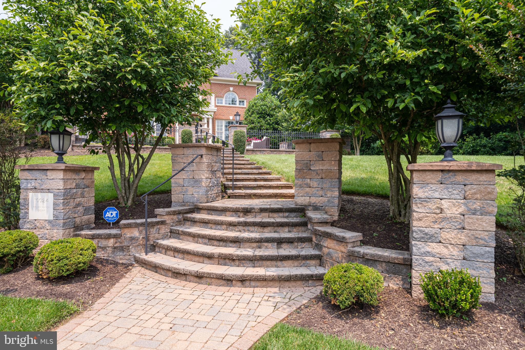 COLVIN MANOR - Residential