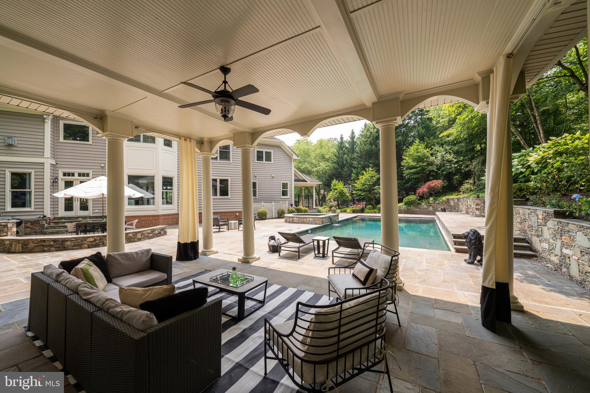 COLVIN MANOR - Residential