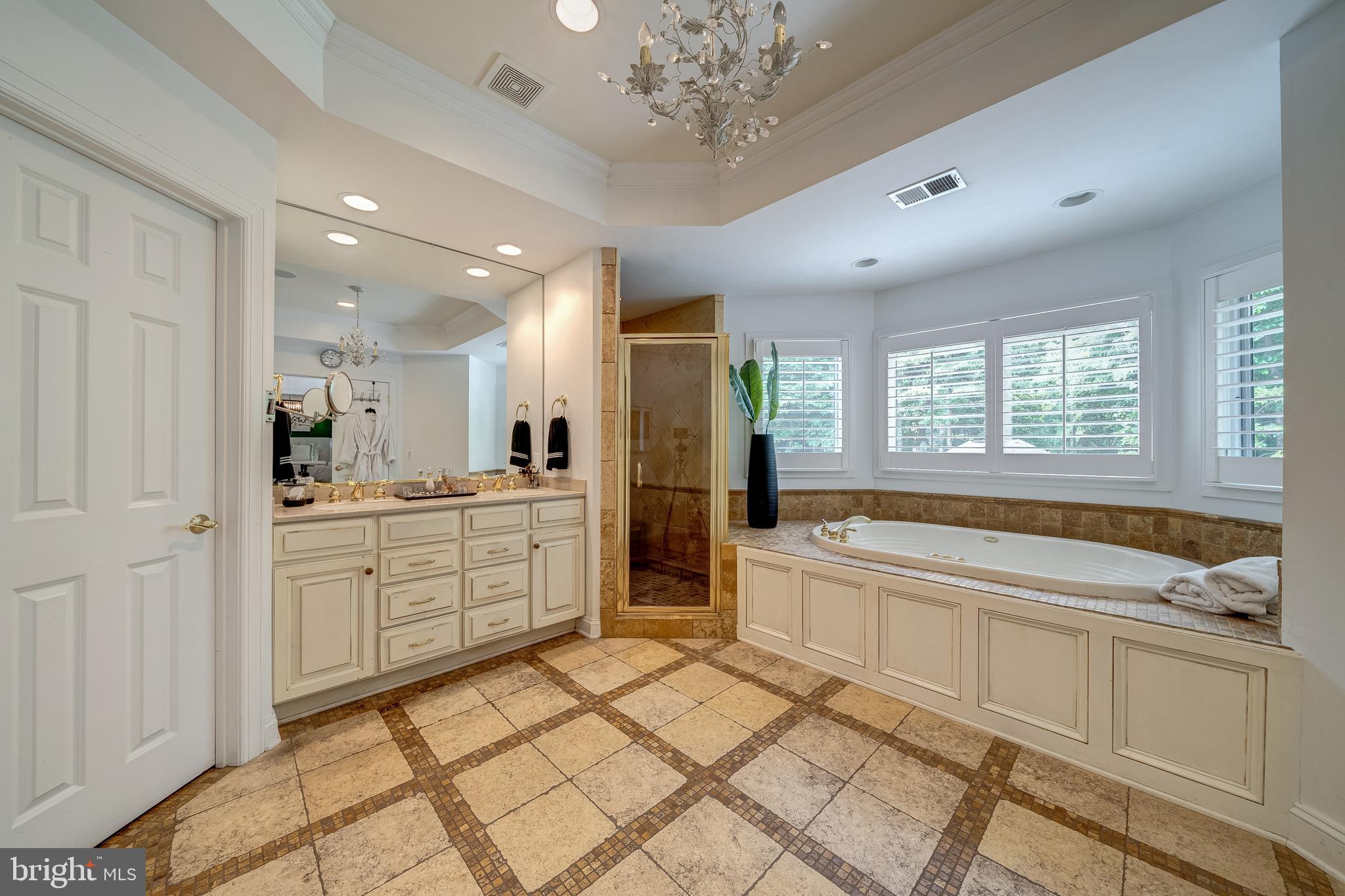 COLVIN MANOR - Residential