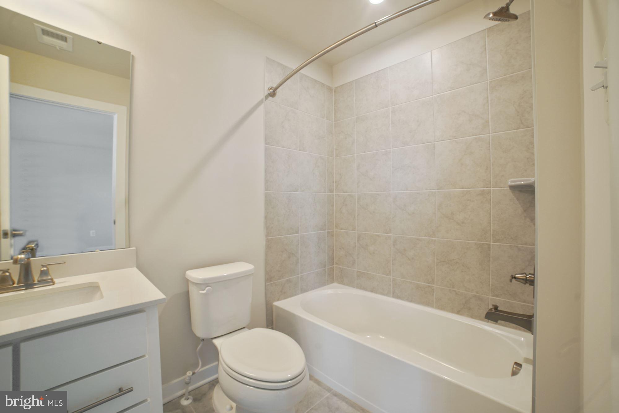 LAKE LINGANORE - Residential