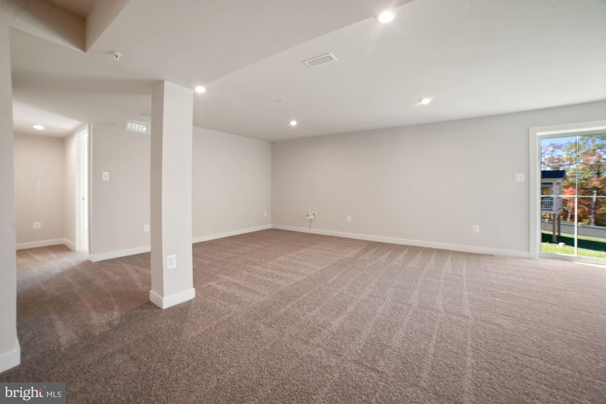 LAKE LINGANORE - Residential