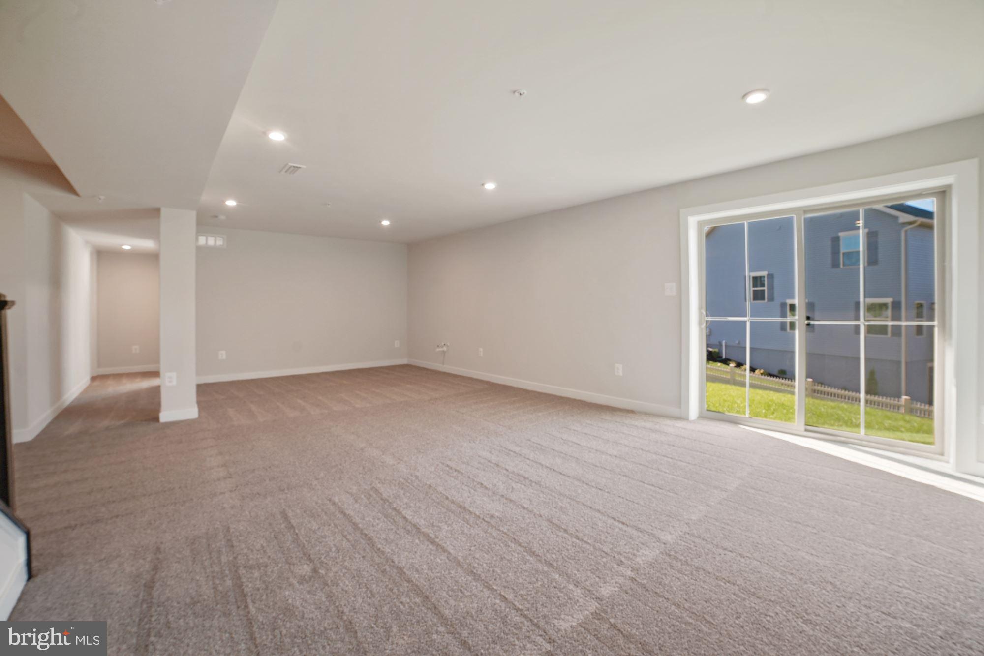 LAKE LINGANORE - Residential