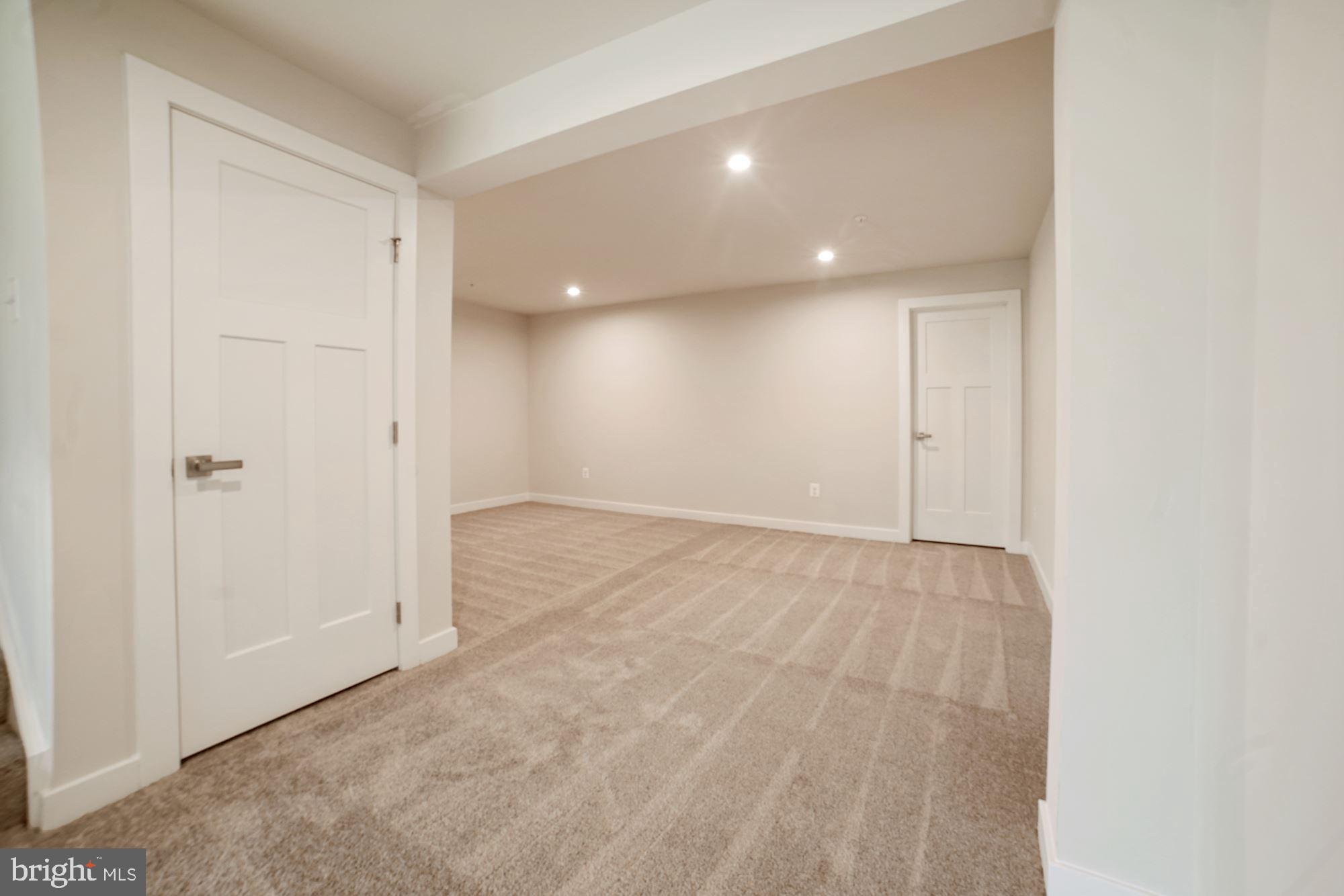 LAKE LINGANORE - Residential