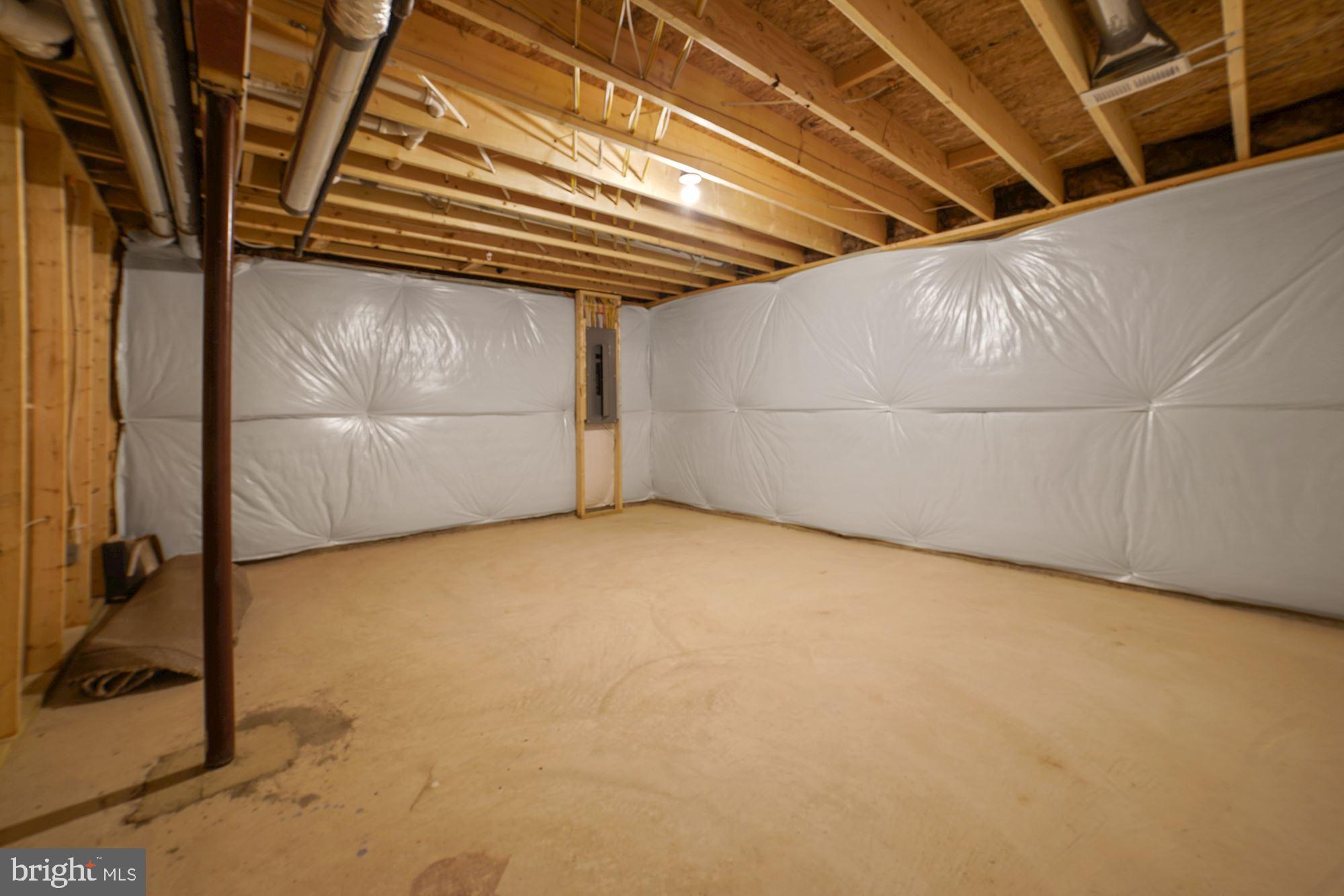 LAKE LINGANORE - Residential