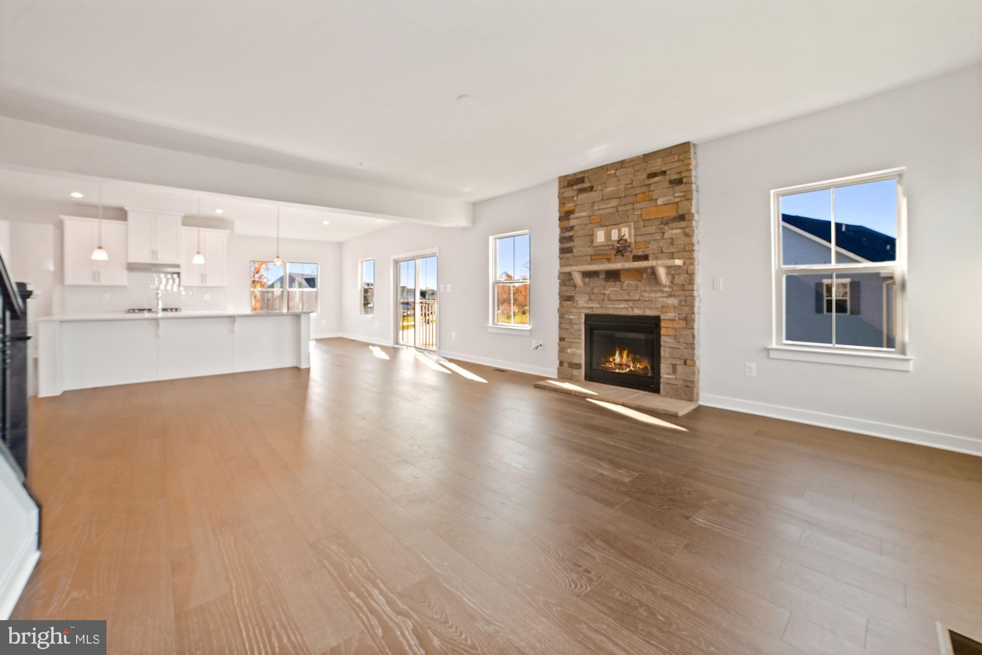 LAKE LINGANORE - Residential