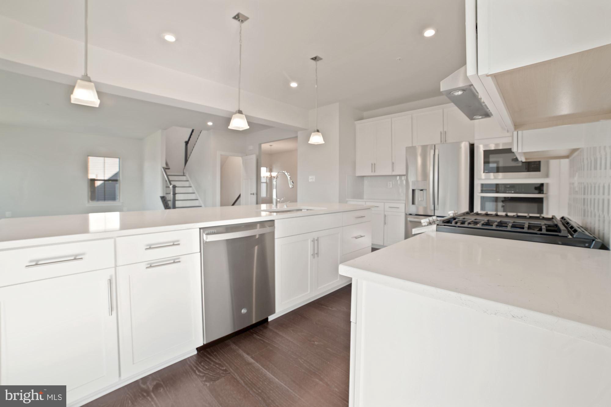 LAKE LINGANORE - Residential