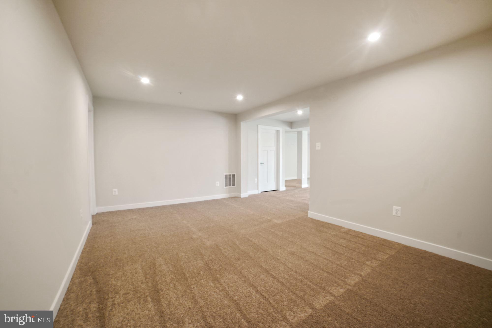 LAKE LINGANORE - Residential