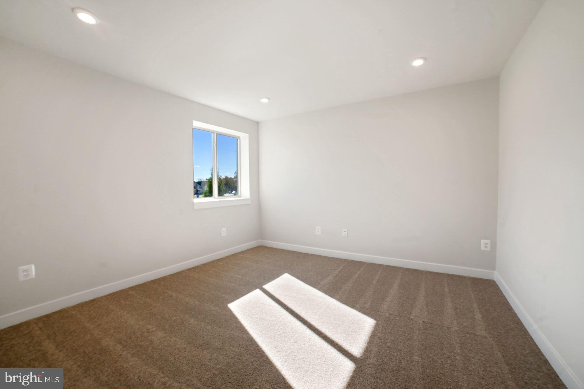 LAKE LINGANORE - Residential