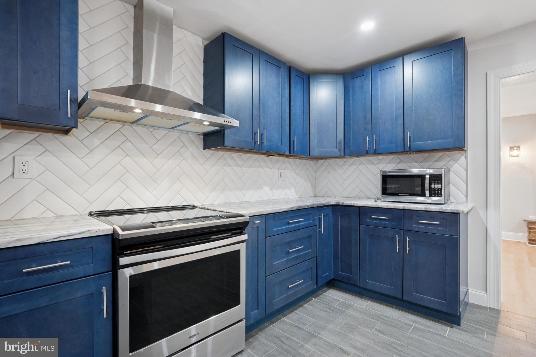 FEASTERVILLE - Residential Lease