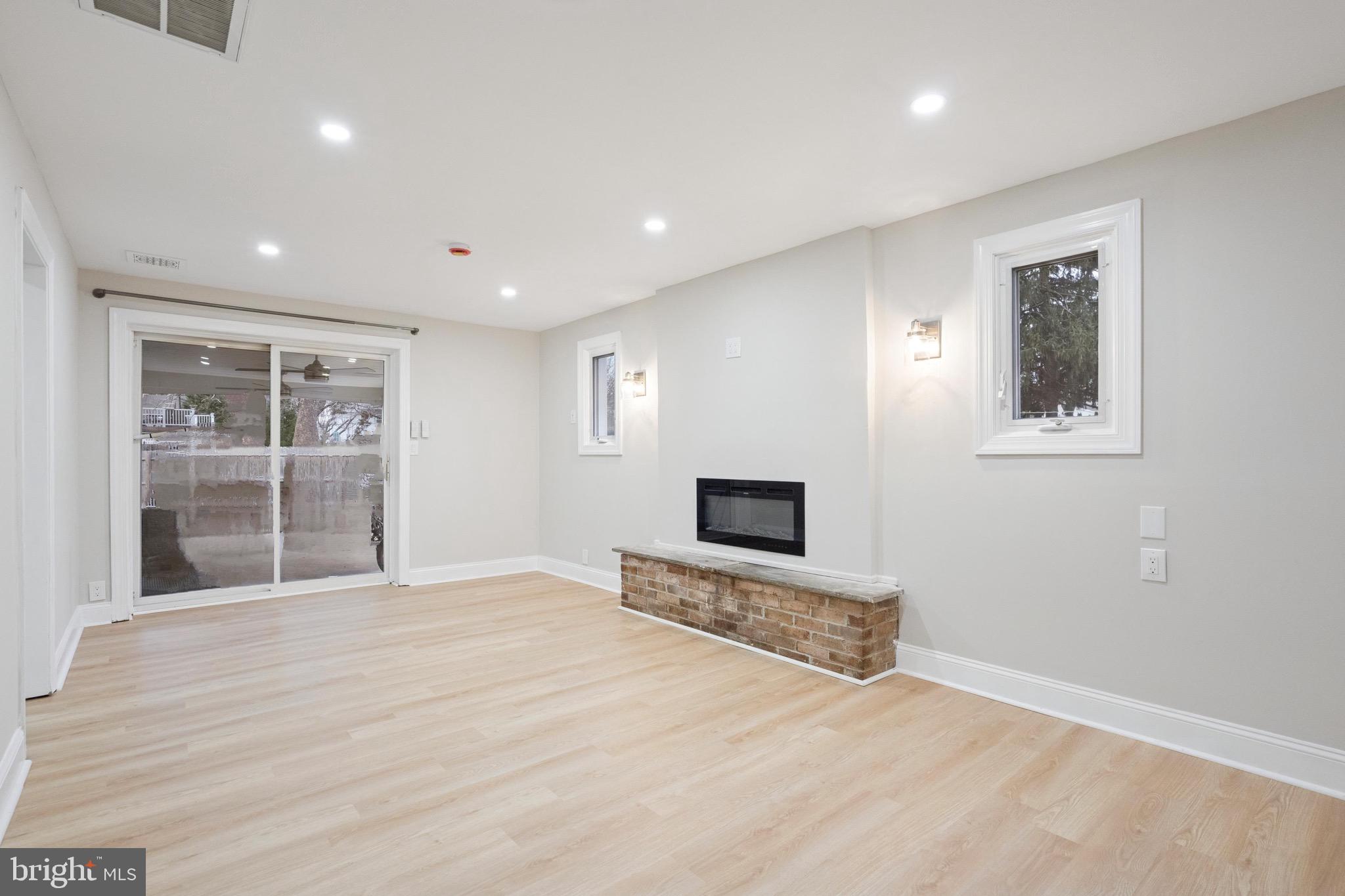 FEASTERVILLE - Residential Lease