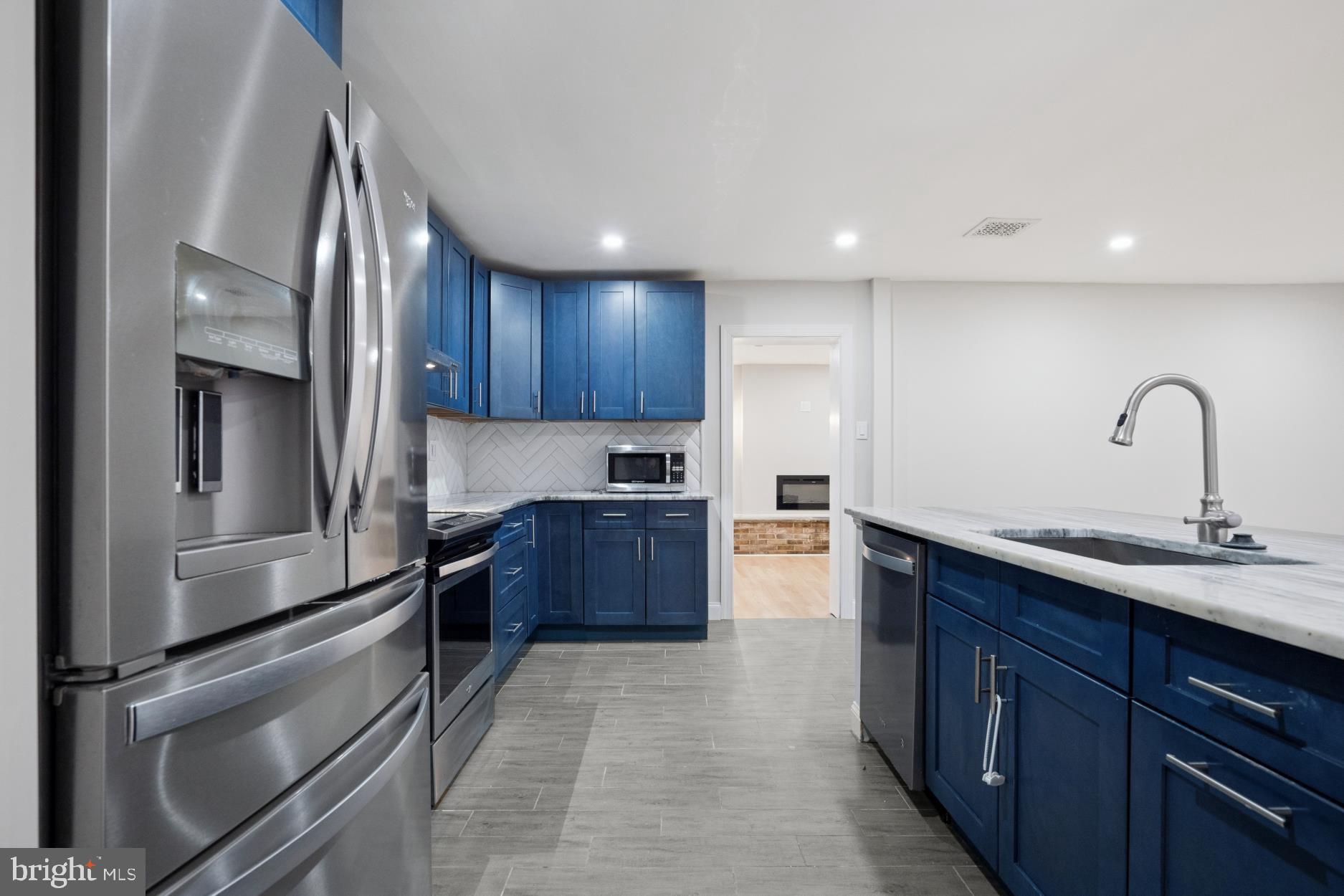 FEASTERVILLE - Residential Lease