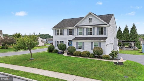 Homes For Sale - 320 Woodbridge Drive<br/> ETTERS, PA 17319