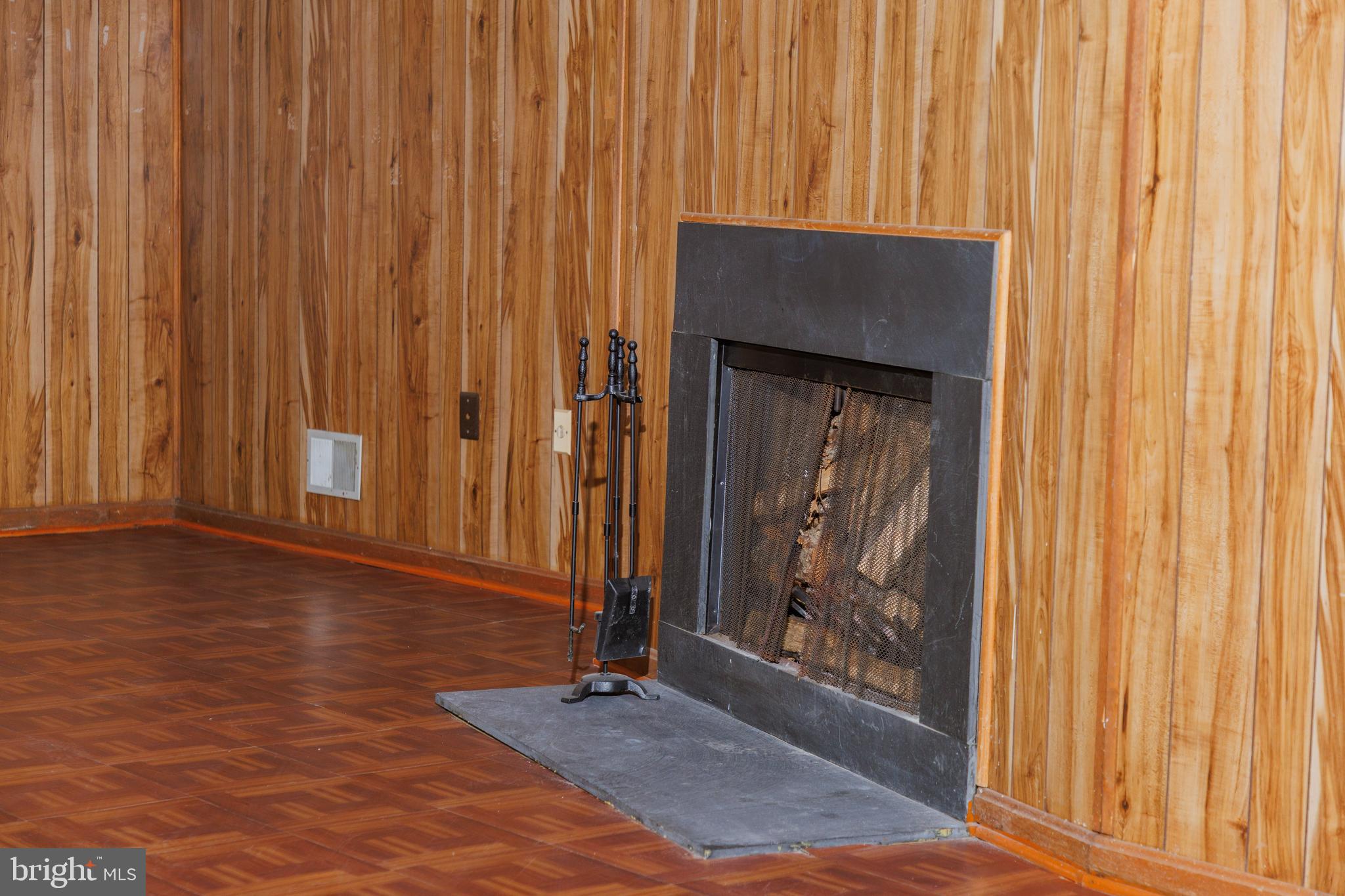 ROCK CREEK MANOR - Residential Lease