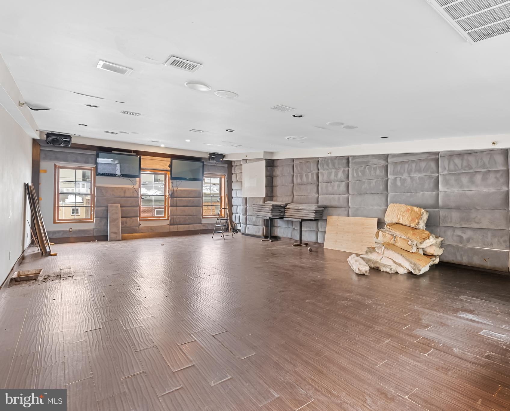 BELLA VISTA - Commercial Sale