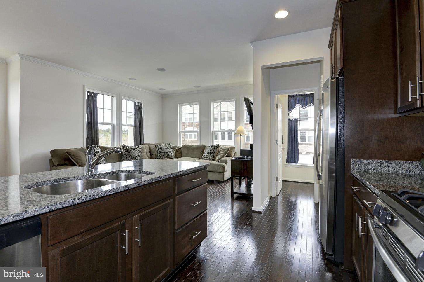 SIGNATURE AT BROADLANDS - Residential