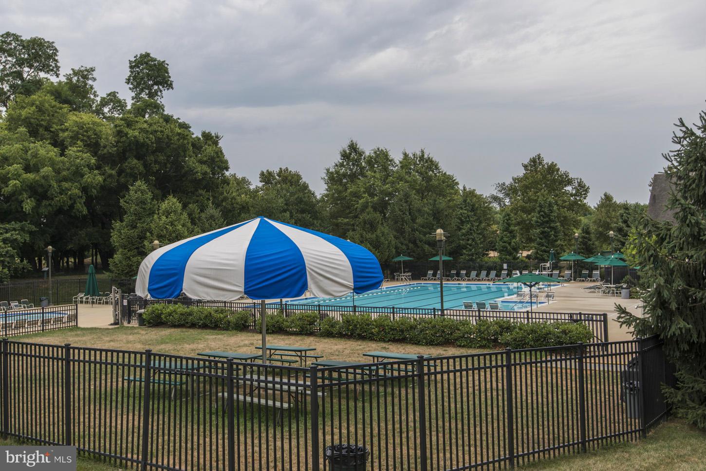 SIGNATURE AT BROADLANDS - Residential