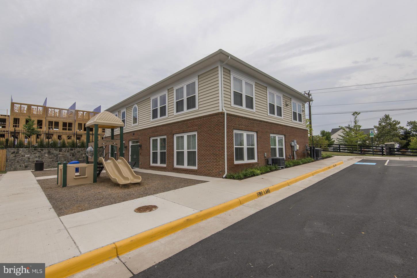 SIGNATURE AT BROADLANDS - Residential