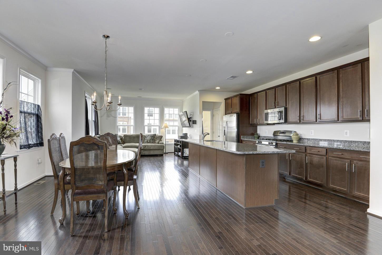 SIGNATURE AT BROADLANDS - Residential