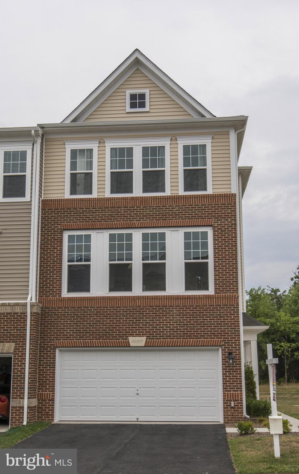 SIGNATURE AT BROADLANDS - Residential