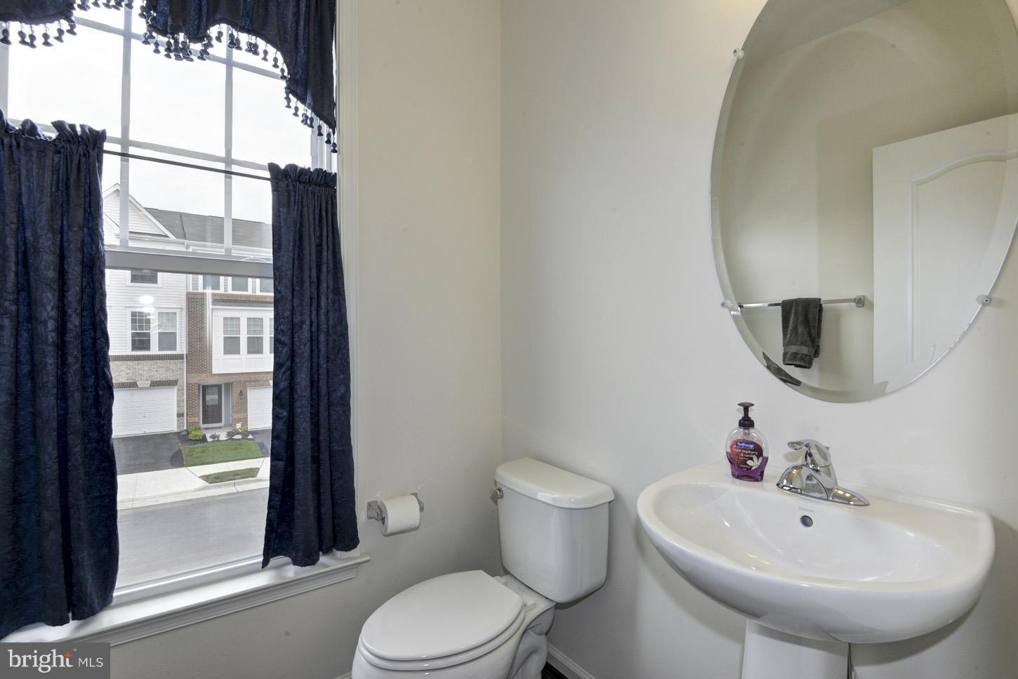 SIGNATURE AT BROADLANDS - Residential