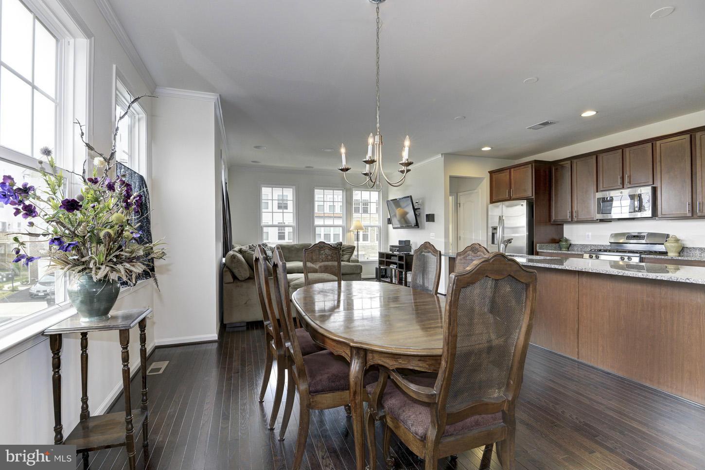 SIGNATURE AT BROADLANDS - Residential